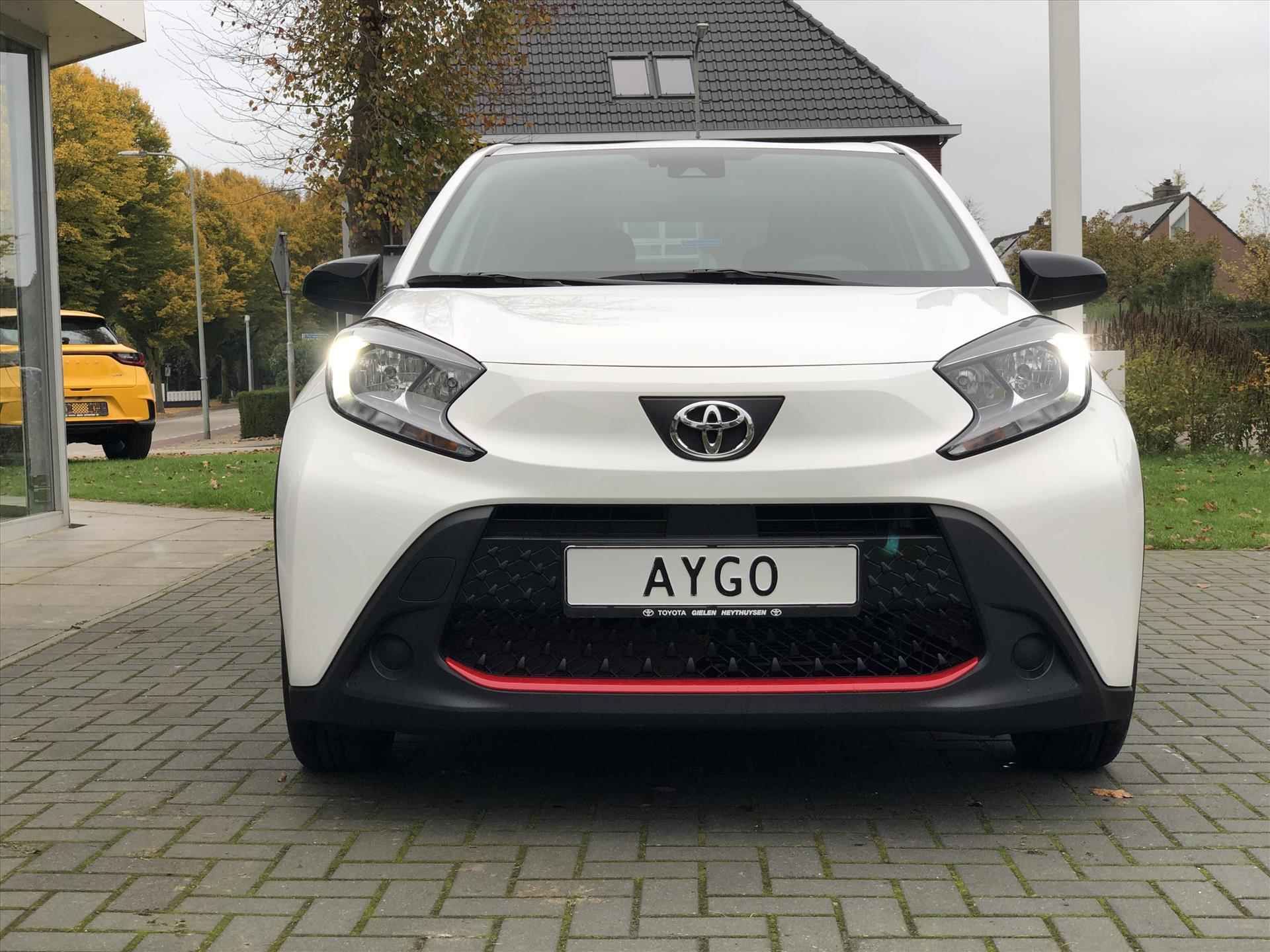 Toyota Aygo X 1.0 VVT-i Play Plus | Apple CarPlay/Android auto, Parkeercamera, Climate control, Stoelverwarming, Keyless - 10/35