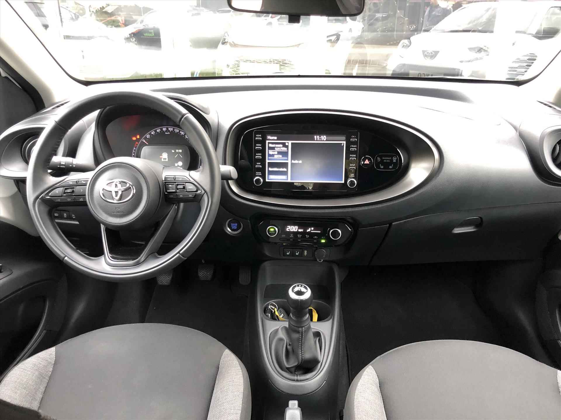 Toyota Aygo X 1.0 VVT-i Play Plus | Apple CarPlay/Android auto, Parkeercamera, Climate control, Stoelverwarming, Keyless - 15/35