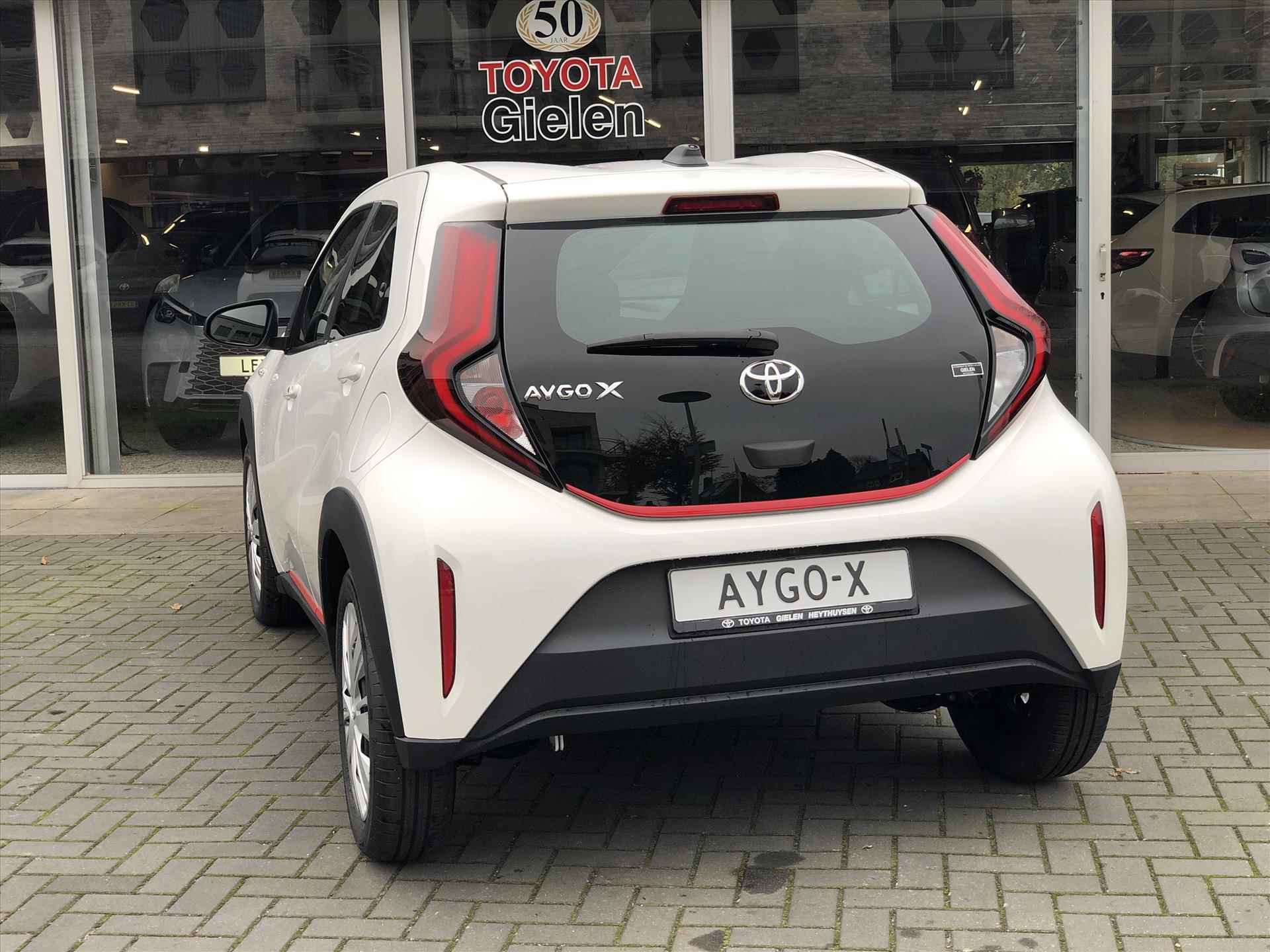 Toyota Aygo X 1.0 VVT-i Play Plus | Apple CarPlay/Android auto, Parkeercamera, Climate control, Stoelverwarming, Keyless - 12/35