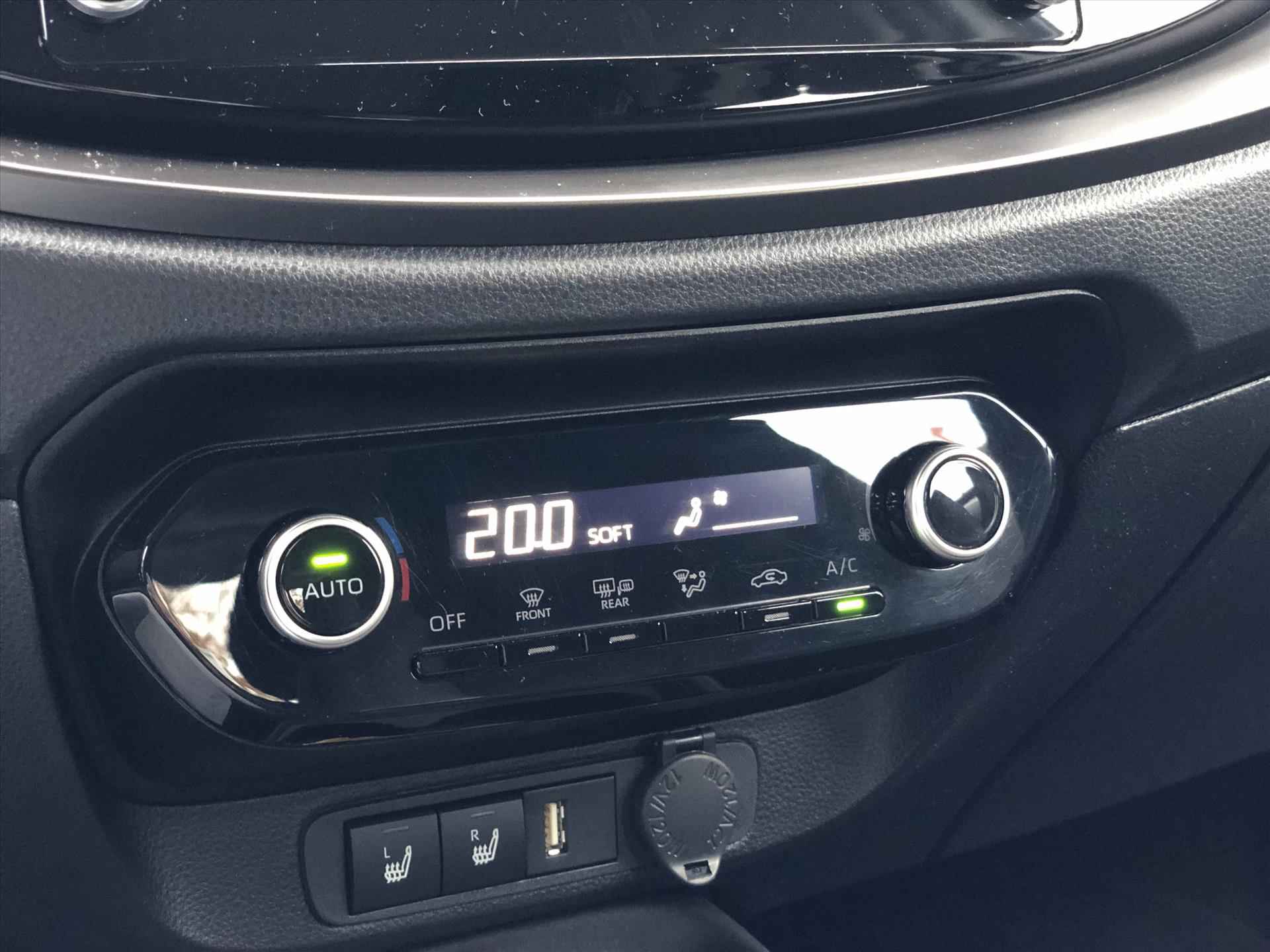 Toyota Aygo X 1.0 VVT-i Play Plus | Apple CarPlay/Android auto, Parkeercamera, Climate control, Stoelverwarming, Keyless - 30/35