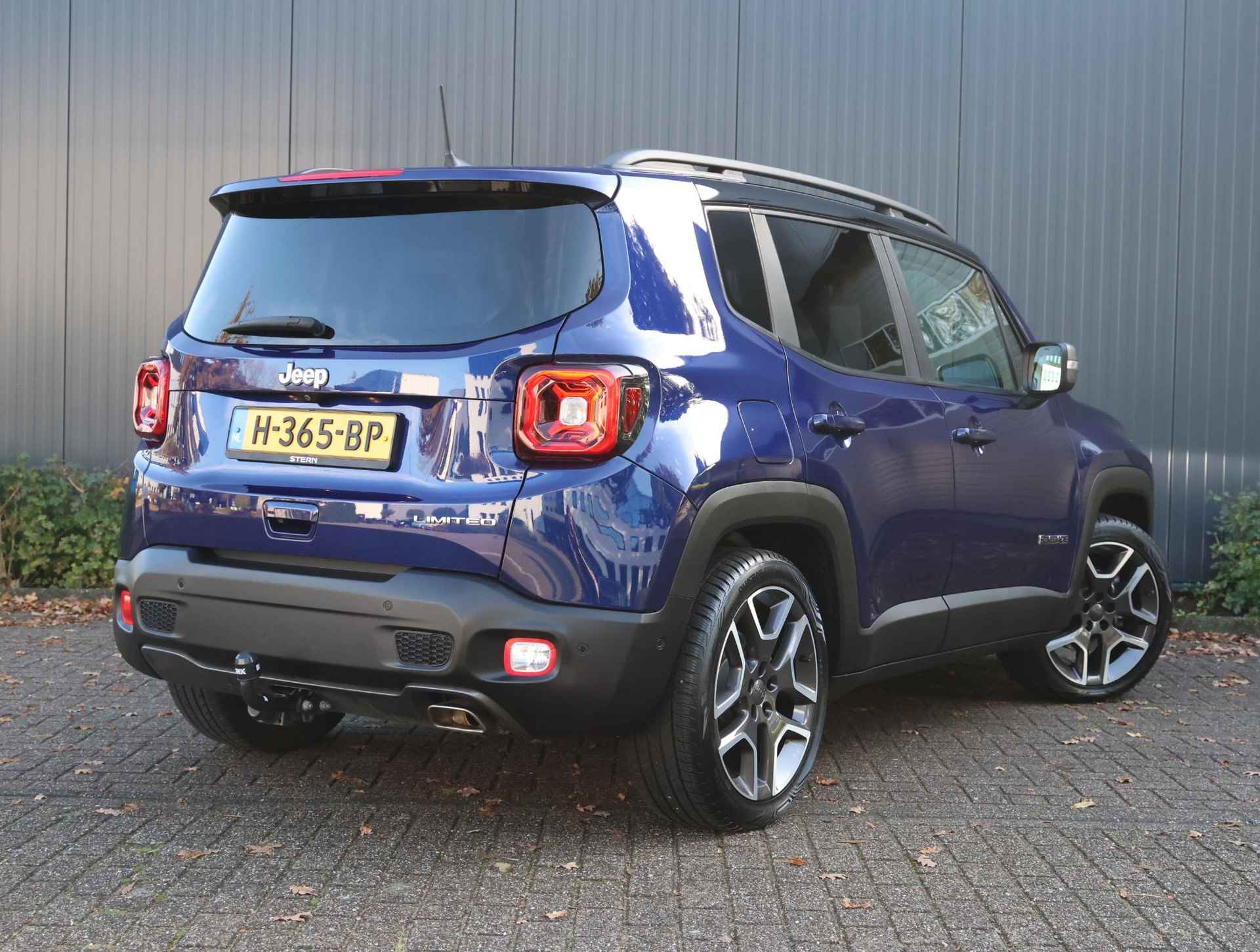 Jeep Renegade 1.3T 150pk Freedom (AUTOM./1ste eig./All-seasons/Camera/Climate/NAV./T.haak/NL Auto!) - 4/43