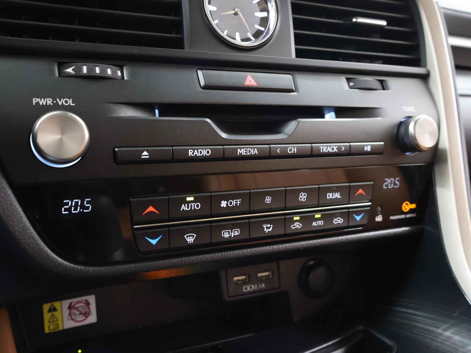 Lexus RX 450h AWD Executive Line | Trekhaak | Leder met Memory | Dodehoekdetectie | Stoelverwarming | Keyless Go | Navigatie | - 25/49