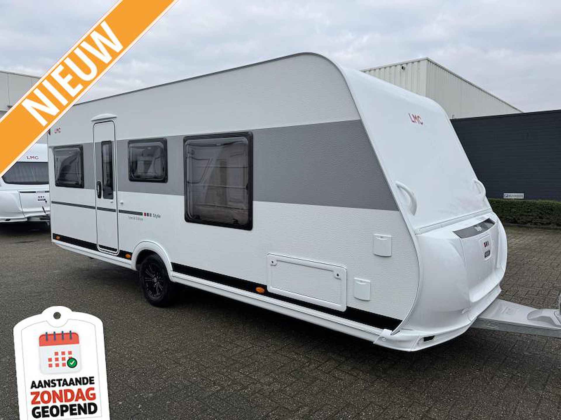 LMC Style Special 450 D met queensbed