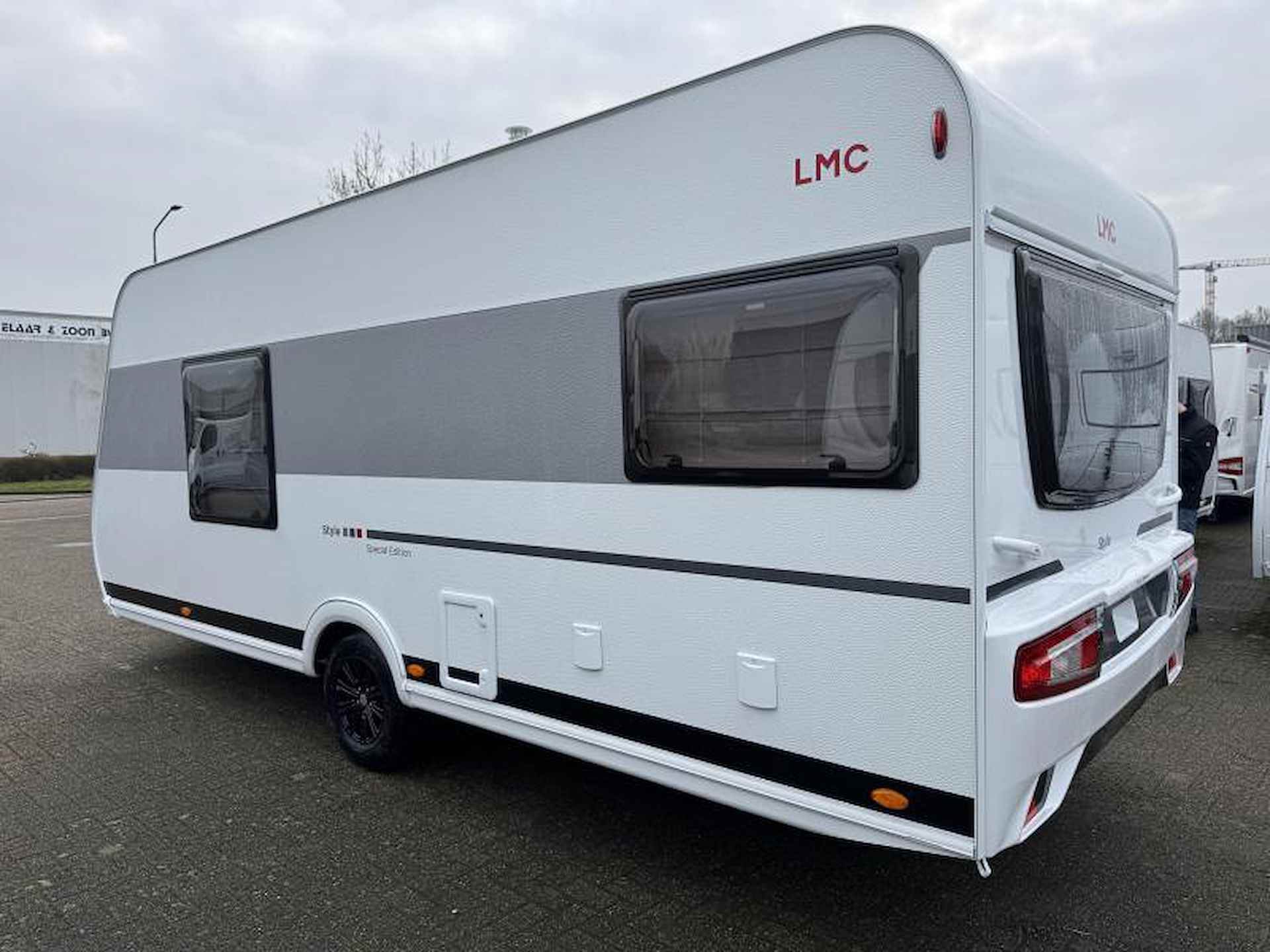 LMC Style Special 450 D met queensbed - 4/19