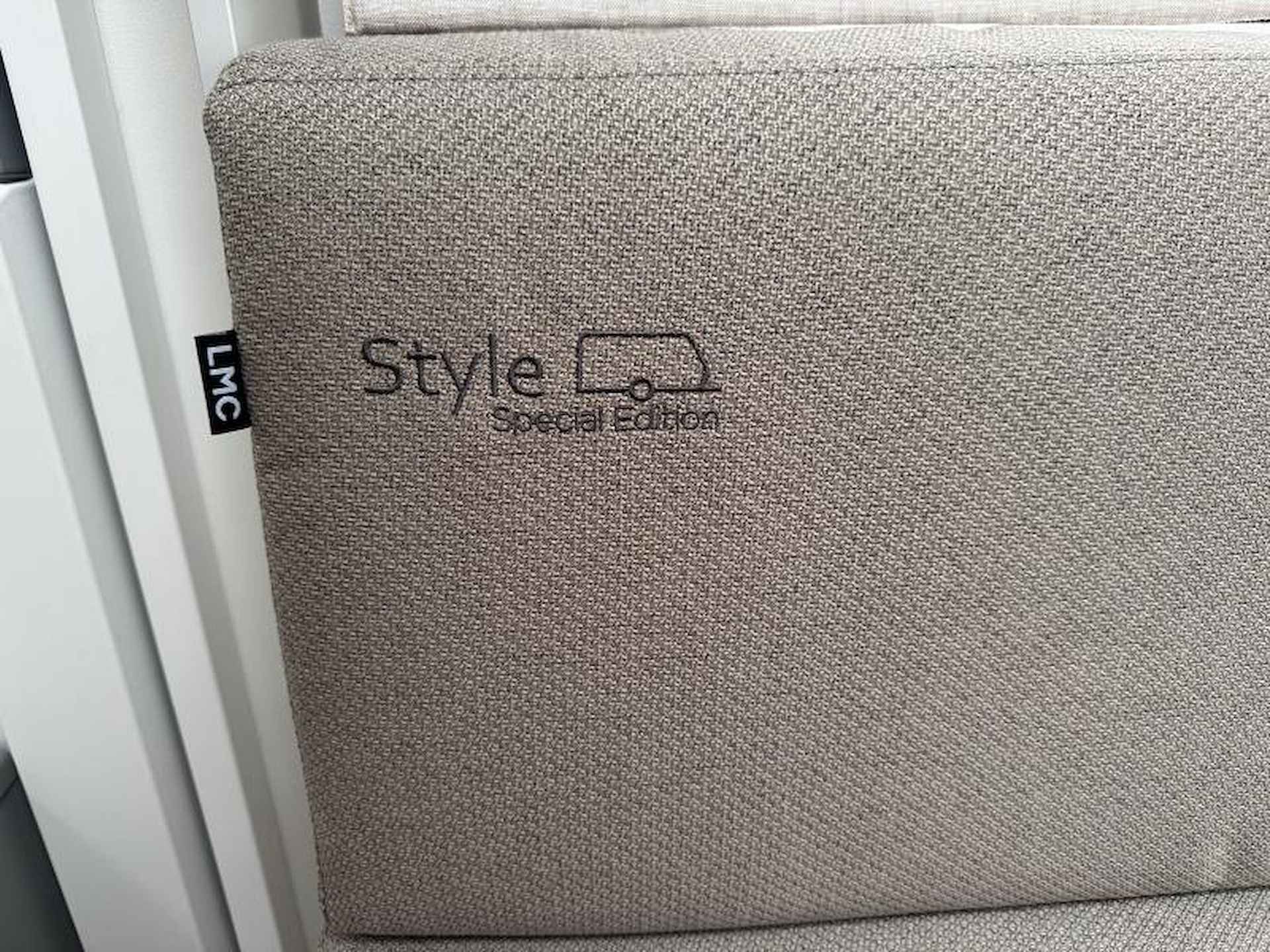 LMC Style Special 450 D met queensbed - 10/19