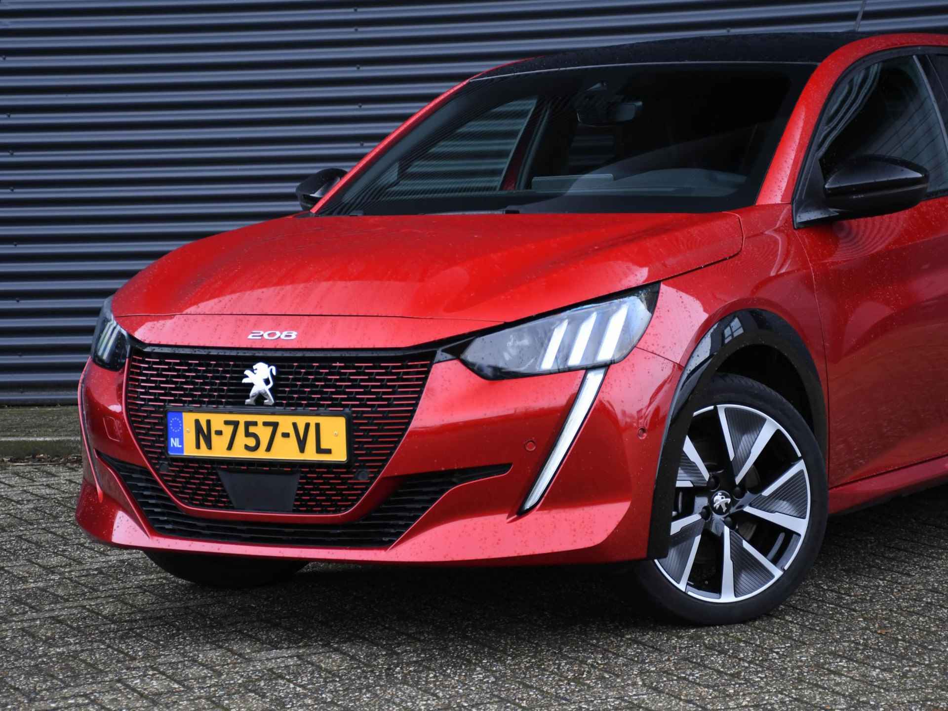 Peugeot e-208 EV GT Pack 50 kWh 136pk Automaat 17''LM | ADAPT. CRUISE | STOELVERW. VOOR | DAB | NAVI | PDC + CAM. | DODE HOEK - 2/35