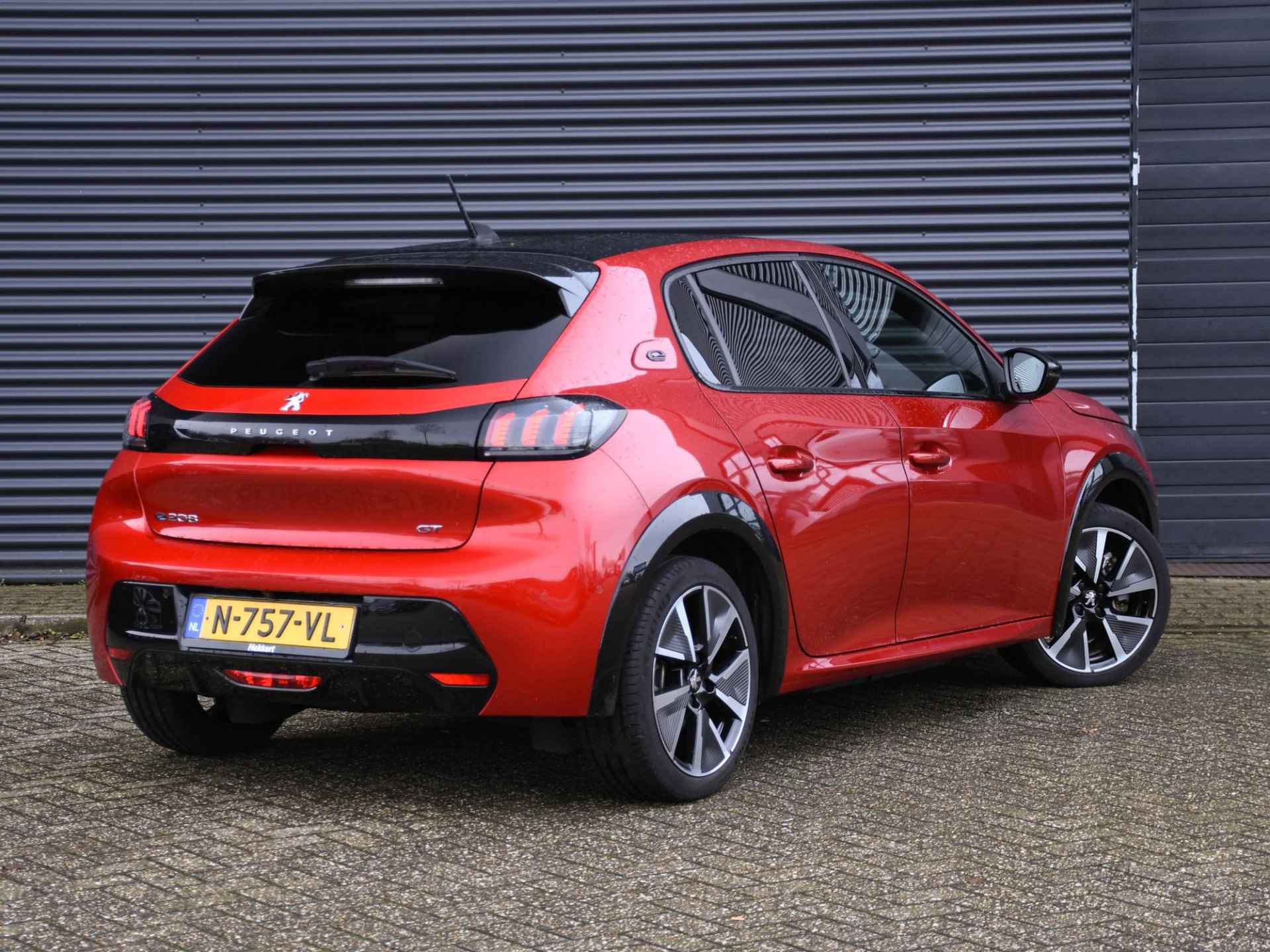 Peugeot e-208 EV GT Pack 50 kWh 136pk Automaat 17''LM | ADAPT. CRUISE | STOELVERW. VOOR | DAB | NAVI | PDC + CAM. | DODE HOEK - 4/35