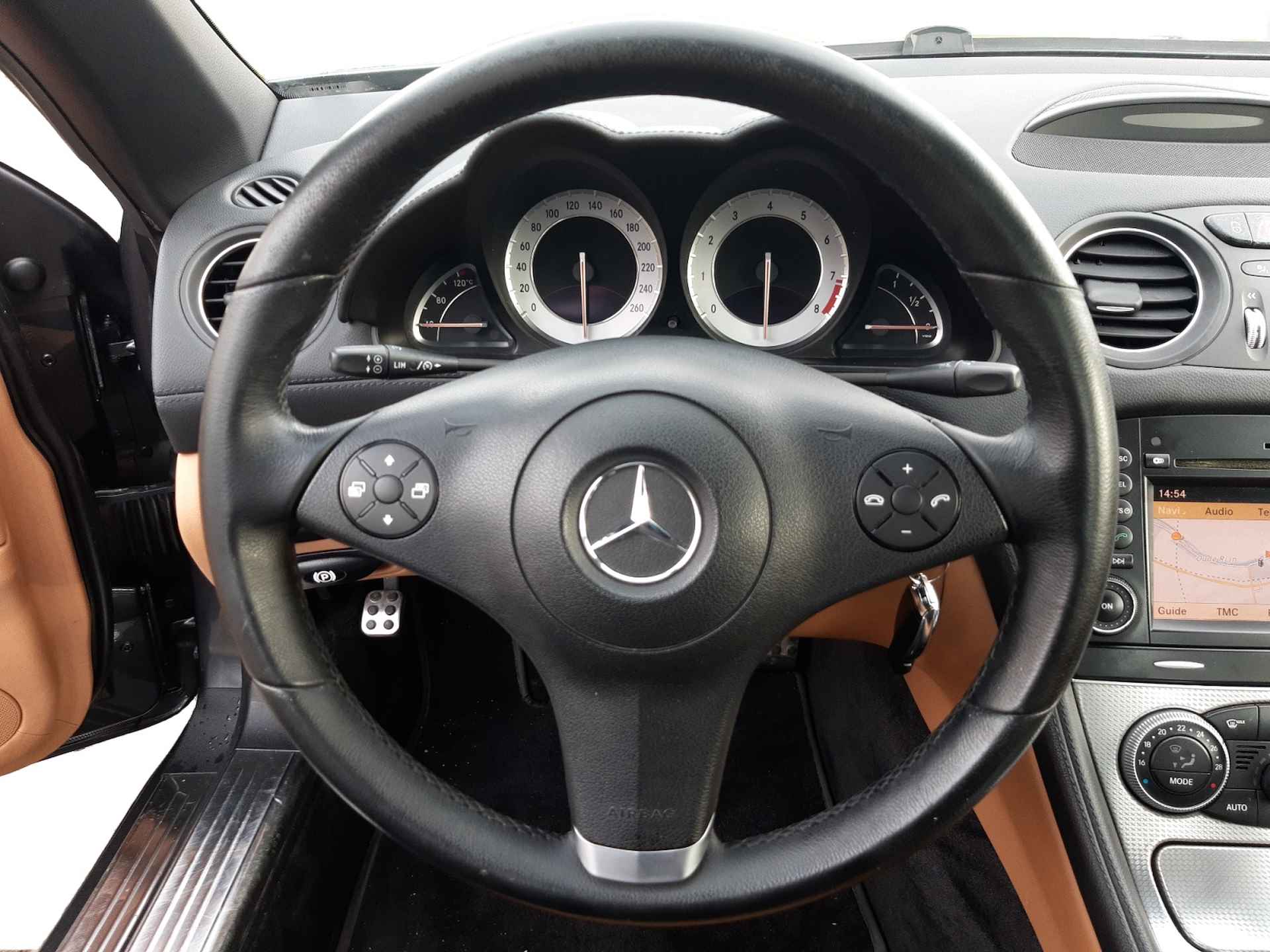 Mercedes-Benz SL-Klasse 350 (316 PK) 1e-Eig, Keurig-Onderh, NL-Auto, Young-Timer, Leer, Elek.-Klep, Navigatie, Cruisecontrol, Parkeersensoren-V+A, Bluetooth, Airco, Stoelverwarming, Gevent.-Voorstoelen, Licht-Zicht-Pakket, Lm-Velgen-17Inch, Privacy-Glas - 9/44