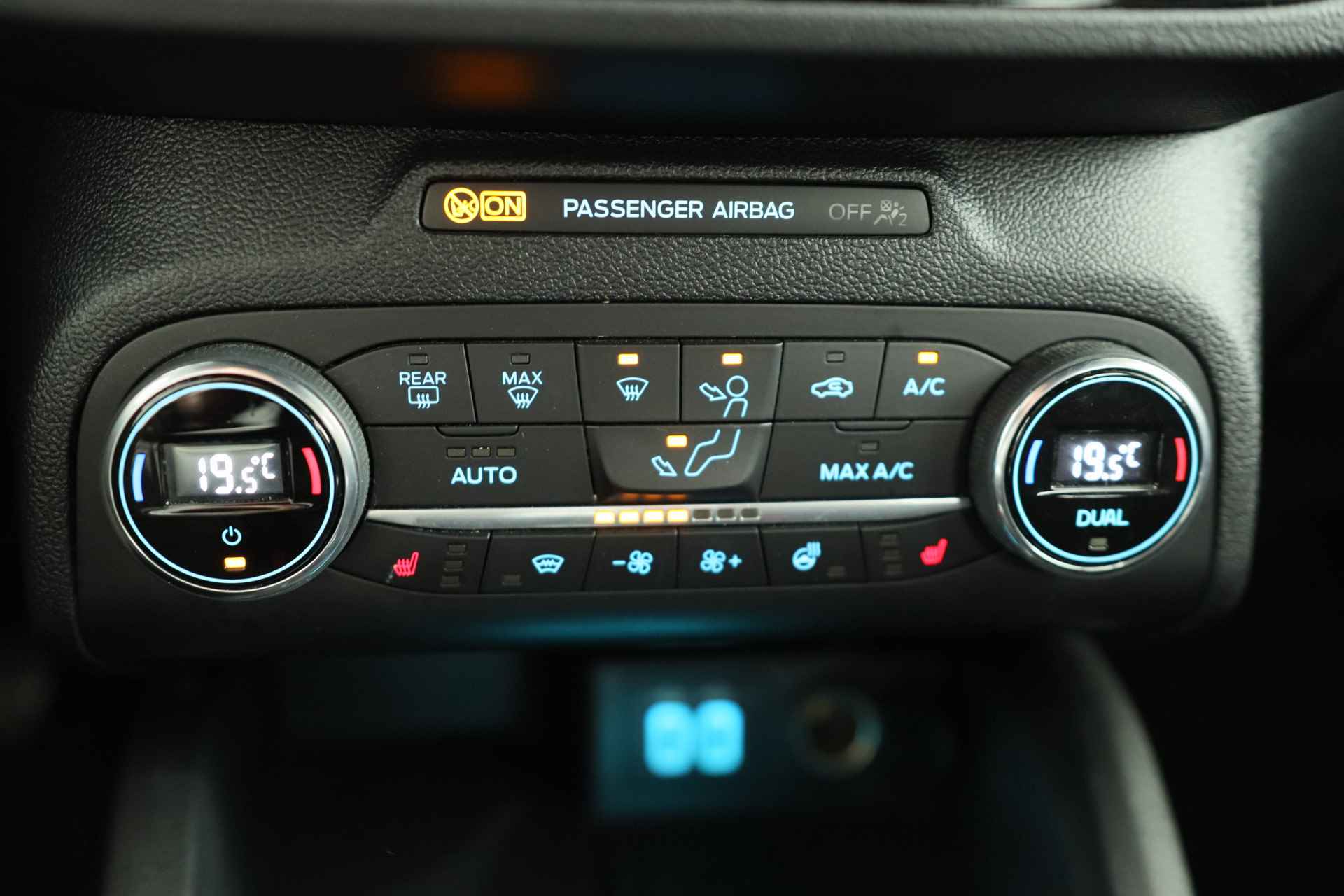 Ford Focus Wagon 1.0 EcoBoost Hybrid 125pk ST Line Business | LED | Winterpack | Camera | Navigatie | Keyless | Lichtmetalen Velgen | Cruis - 16/38