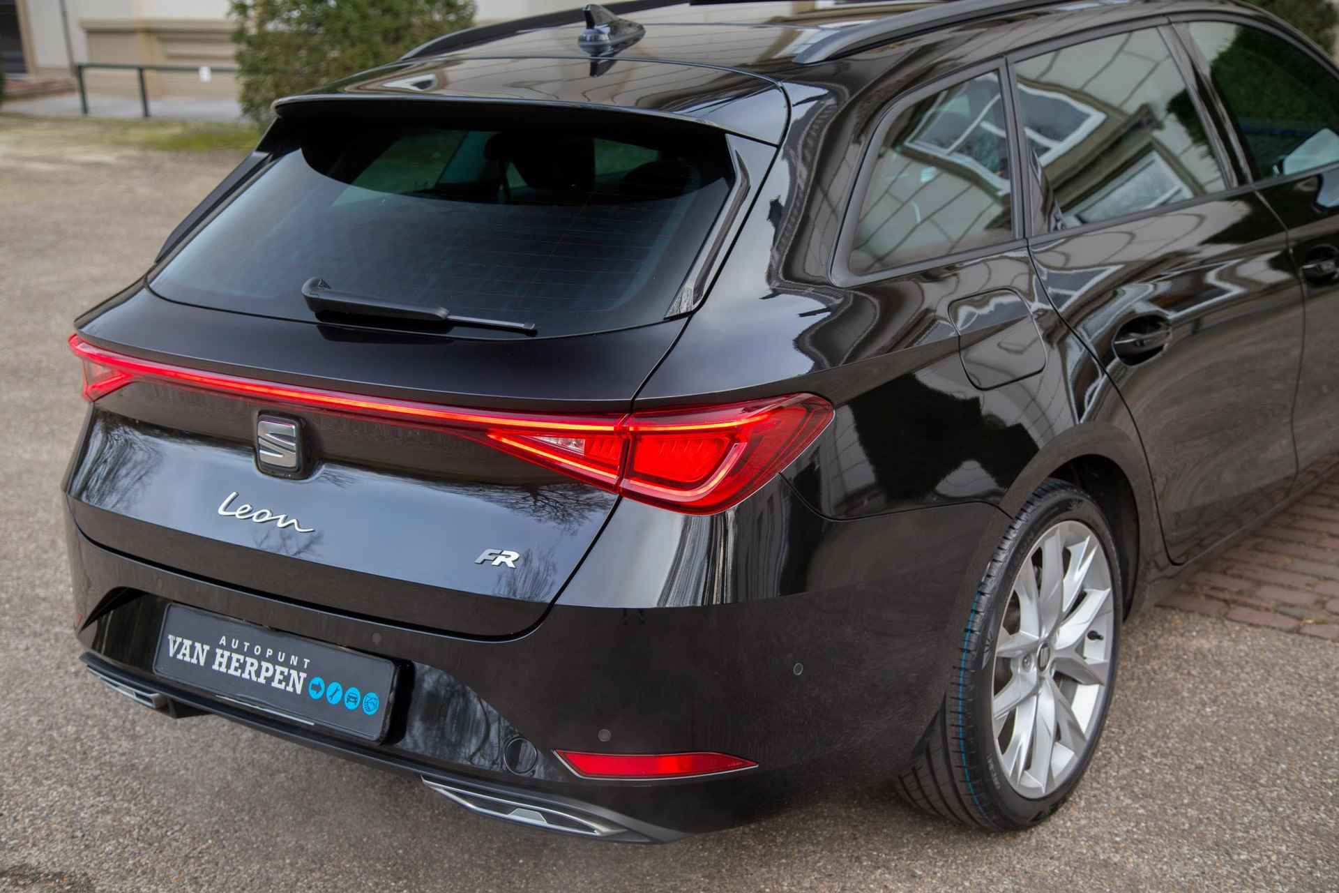 SEAT Leon Sportstourer 1.5 TSI FR Pano | Camera | Stuur- en Stoelverw | Ambient - 15/48