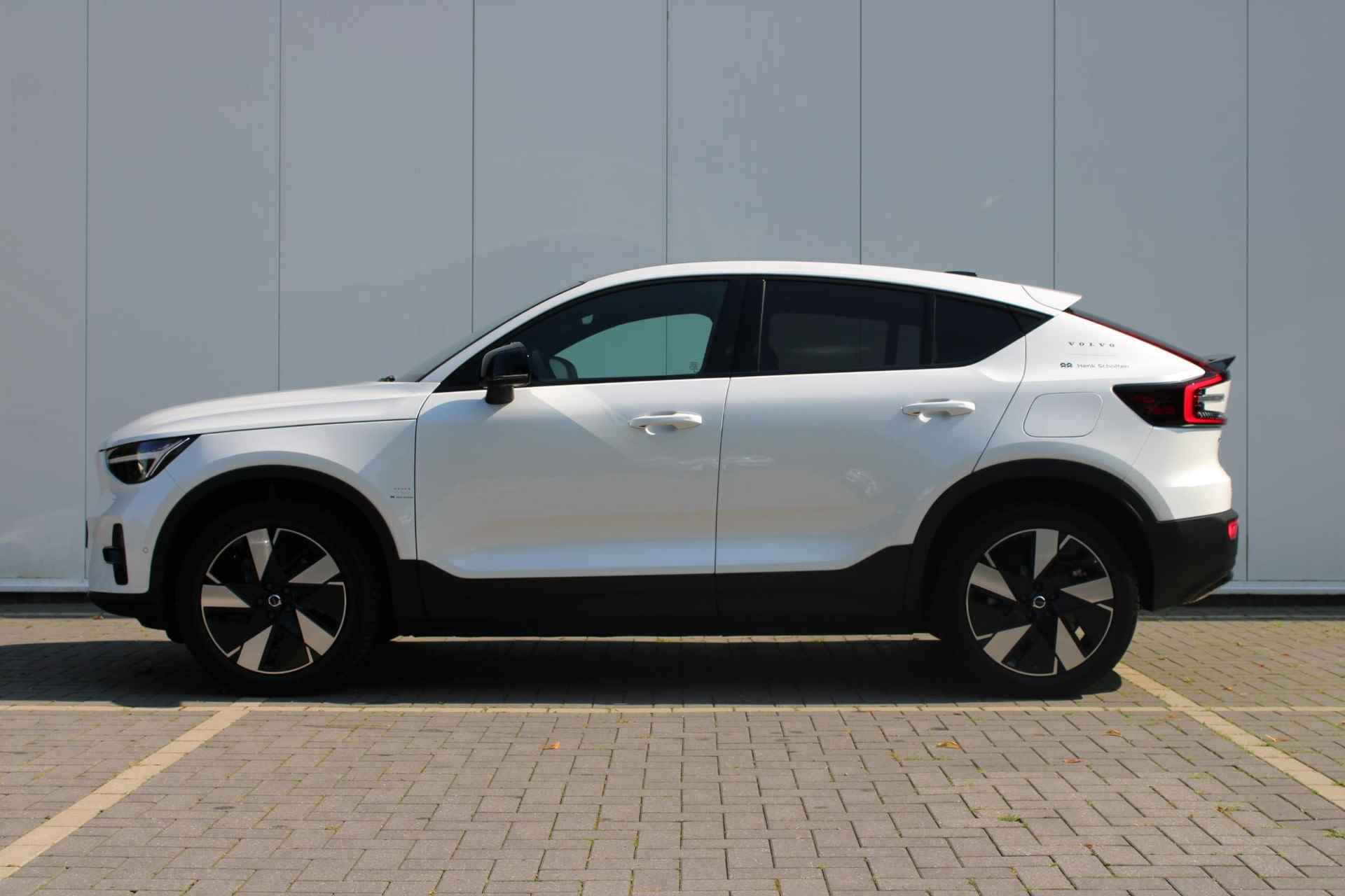 Volvo C40 Single Motor Extended Range Ultimate 82 kWh Visual Park Assist incl. 360° Camera, Harman/Kardon Premium Geluidssysteem, Panoramadak, Power Seats, Keyless Entry, Elektrisch Bedienbare Achterklep, Adaptieve Cruise Control Met Pilot Assist, Verwarmbare Voorstoelen, Stuurwielverwarming - 10/24