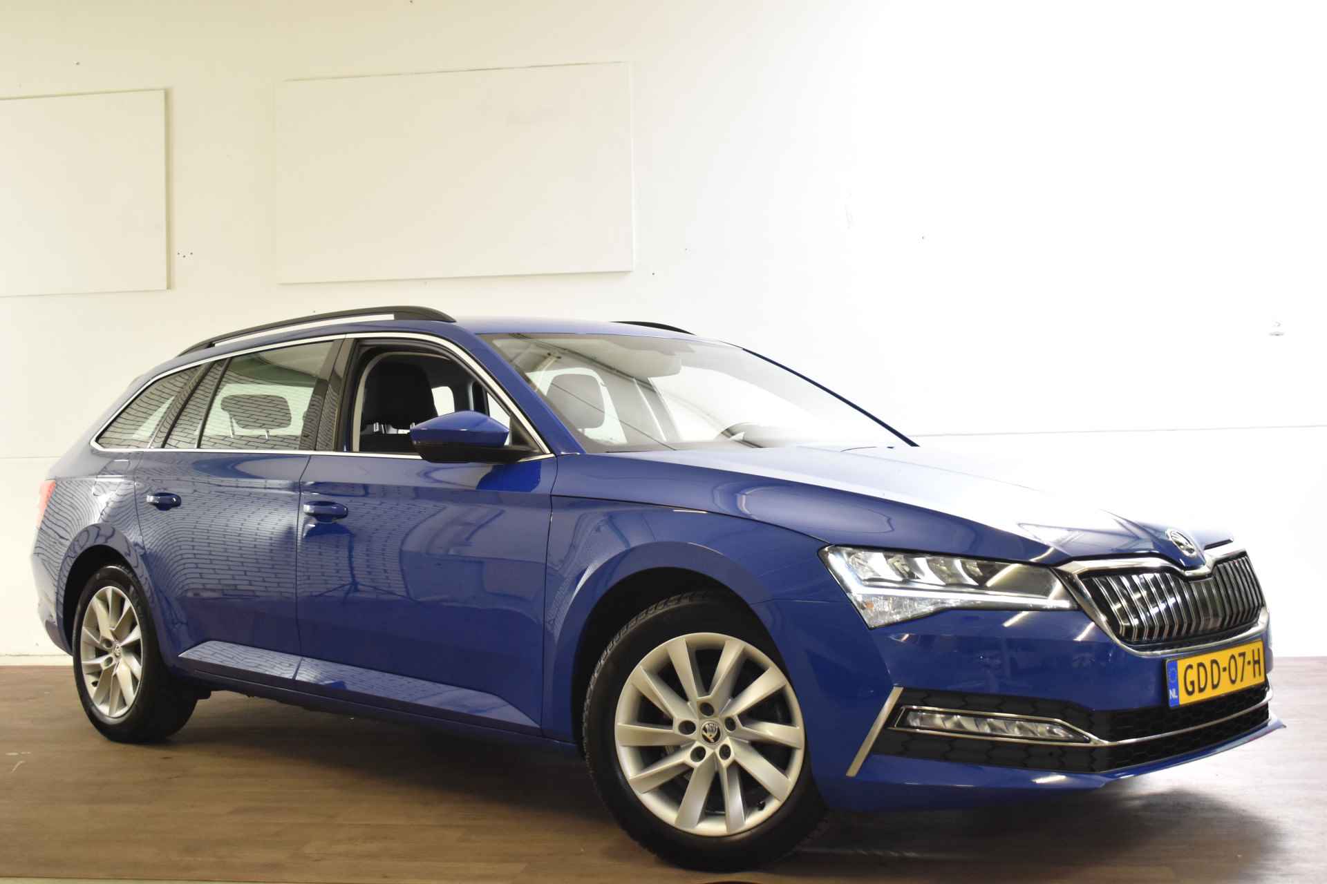 Škoda Superb Combi iV 218PK DSG HYBRID BUSINESS NAVI/PDC/CARPLAY - 9/38