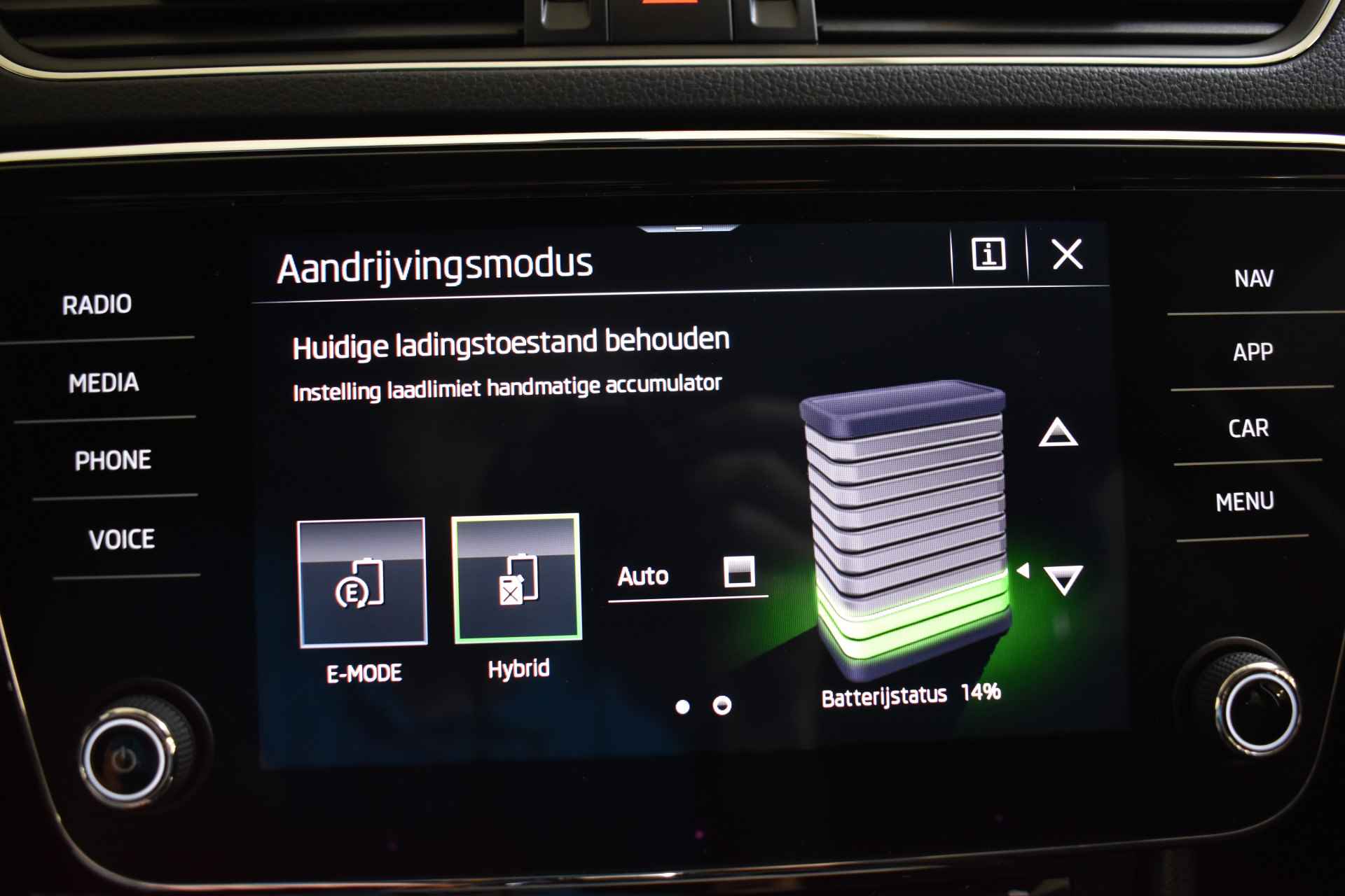 Škoda Superb Combi iV 218PK DSG HYBRID BUSINESS NAVI/PDC/CARPLAY - 28/38