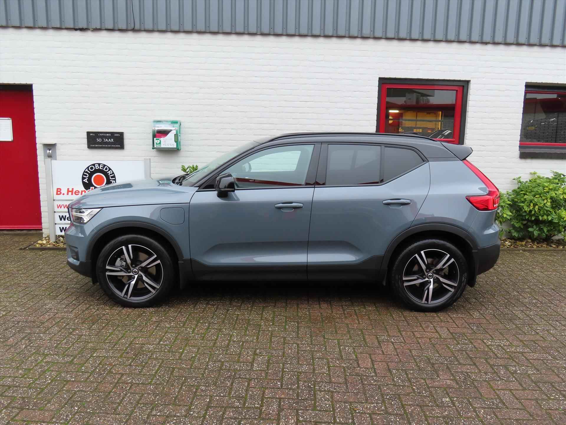 VOLVO Xc40 T5 Twin Engine 262pk Geartronic R-Design/ Trekhaak/ Adaptieve cruise/ Navi /Harman & Kardon sound/ DAB/ Apple Carplay/ 1 Eigenaar/ Origineel NL/ NAP - 6/52