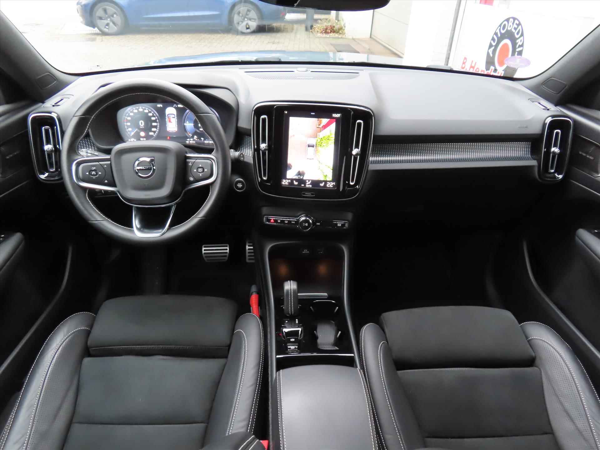 VOLVO Xc40 T5 Twin Engine 262pk Geartronic R-Design/ Trekhaak/ Adaptieve cruise/ Navi /Harman & Kardon sound/ DAB/ Apple Carplay/ 1 Eigenaar/ Origineel NL/ NAP - 17/52