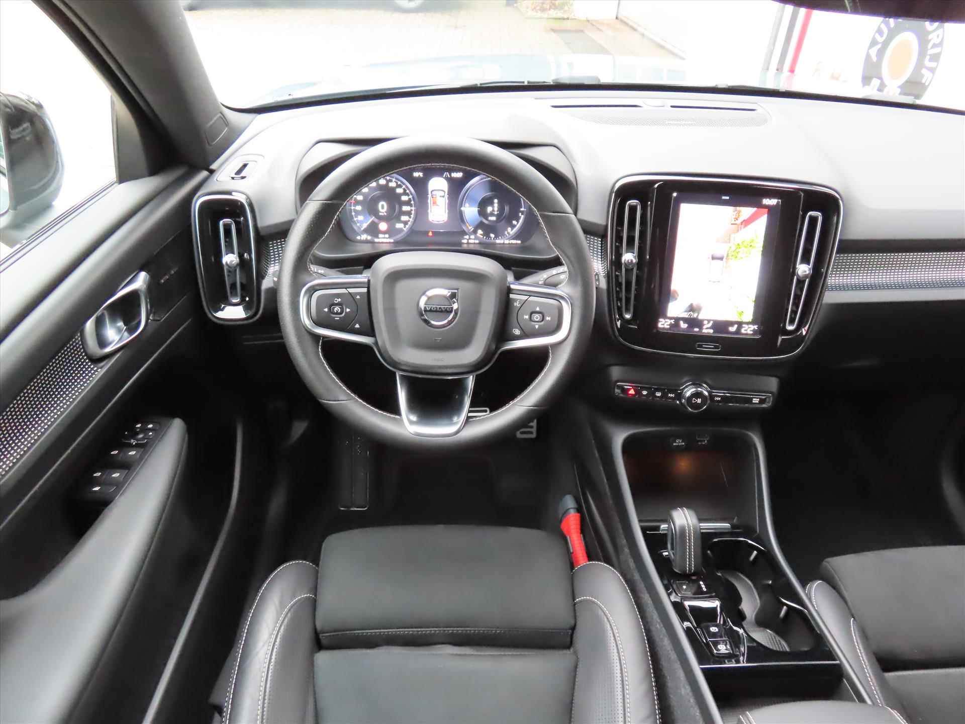 VOLVO Xc40 T5 Twin Engine 262pk Geartronic R-Design/ Trekhaak/ Adaptieve cruise/ Navi /Harman & Kardon sound/ DAB/ Apple Carplay/ 1 Eigenaar/ Origineel NL/ NAP - 18/52