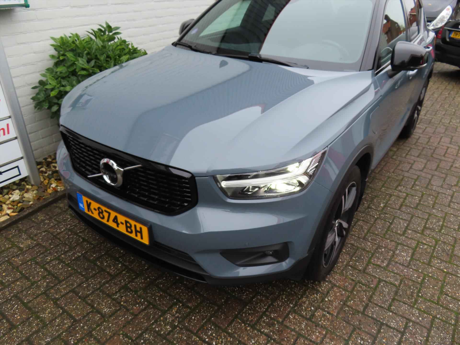 VOLVO Xc40 T5 Twin Engine 262pk Geartronic R-Design/ Trekhaak/ Adaptieve cruise/ Navi /Harman & Kardon sound/ DAB/ Apple Carplay/ 1 Eigenaar/ Origineel NL/ NAP - 42/52