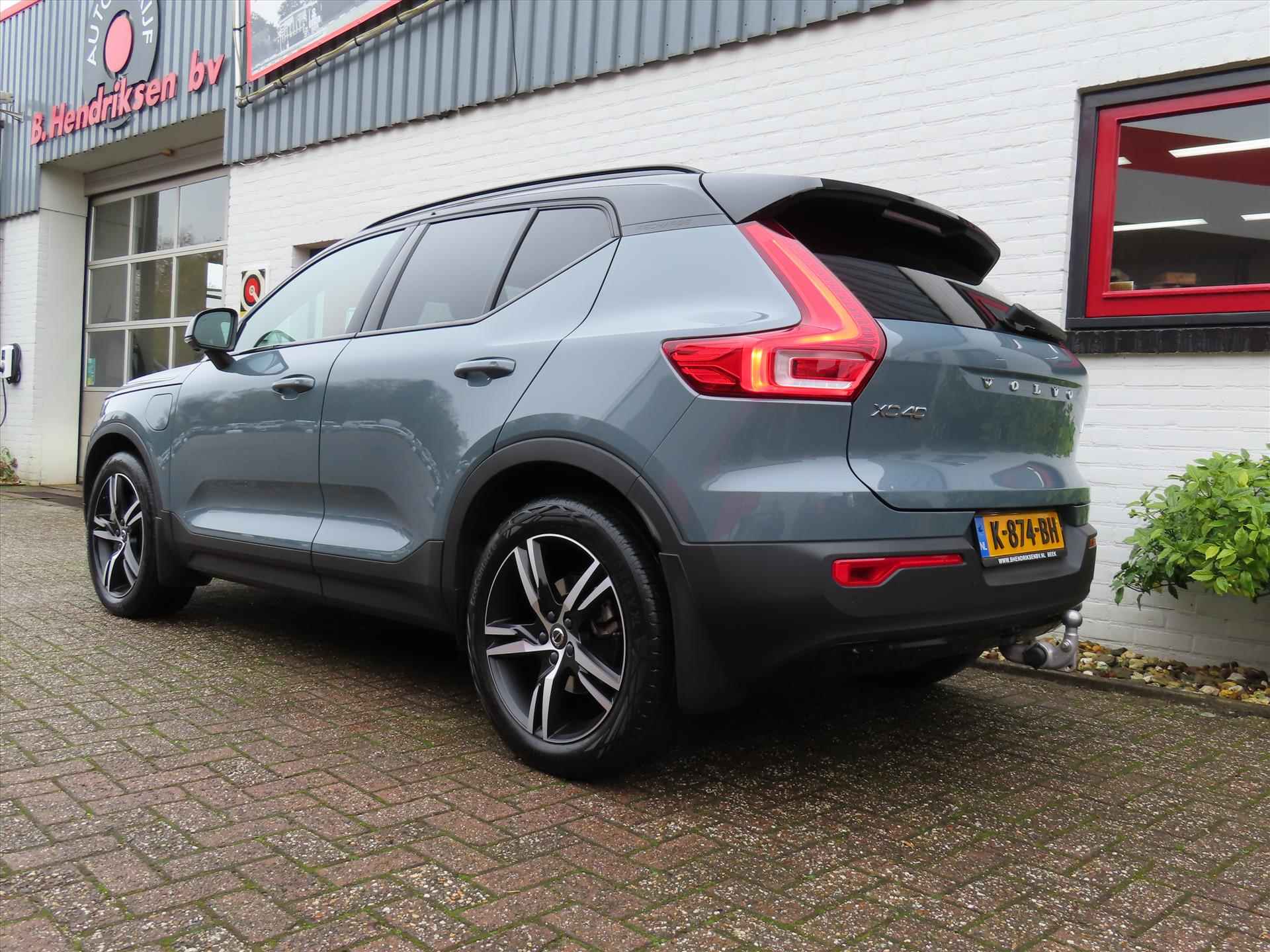 VOLVO Xc40 T5 Twin Engine 262pk Geartronic R-Design/ Trekhaak/ Adaptieve cruise/ Navi /Harman & Kardon sound/ DAB/ Apple Carplay/ 1 Eigenaar/ Origineel NL/ NAP - 49/52