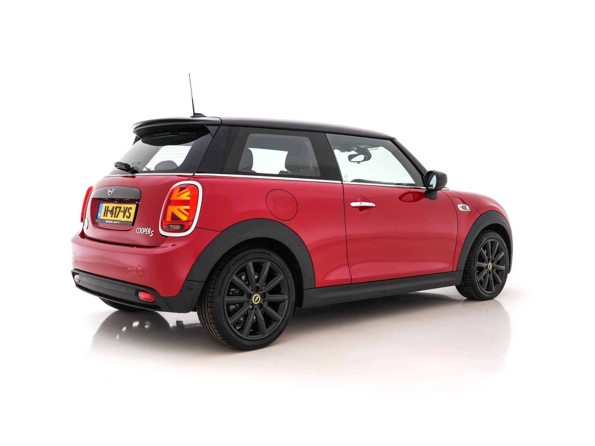 MINI Mini Electric Essential 33 kWh [ 3-Fase ] (INCL-BTW) Aut. *LEATHER -MICROFIBRE | FULL-LED | DIGI-COCKPIT | CAMERA | KEYLESS | NAVI-FULLMAP | AMBIENT-LIGHT | DAB | CRUISE | SPORT-SEATS | 17"ALU* - 6/31