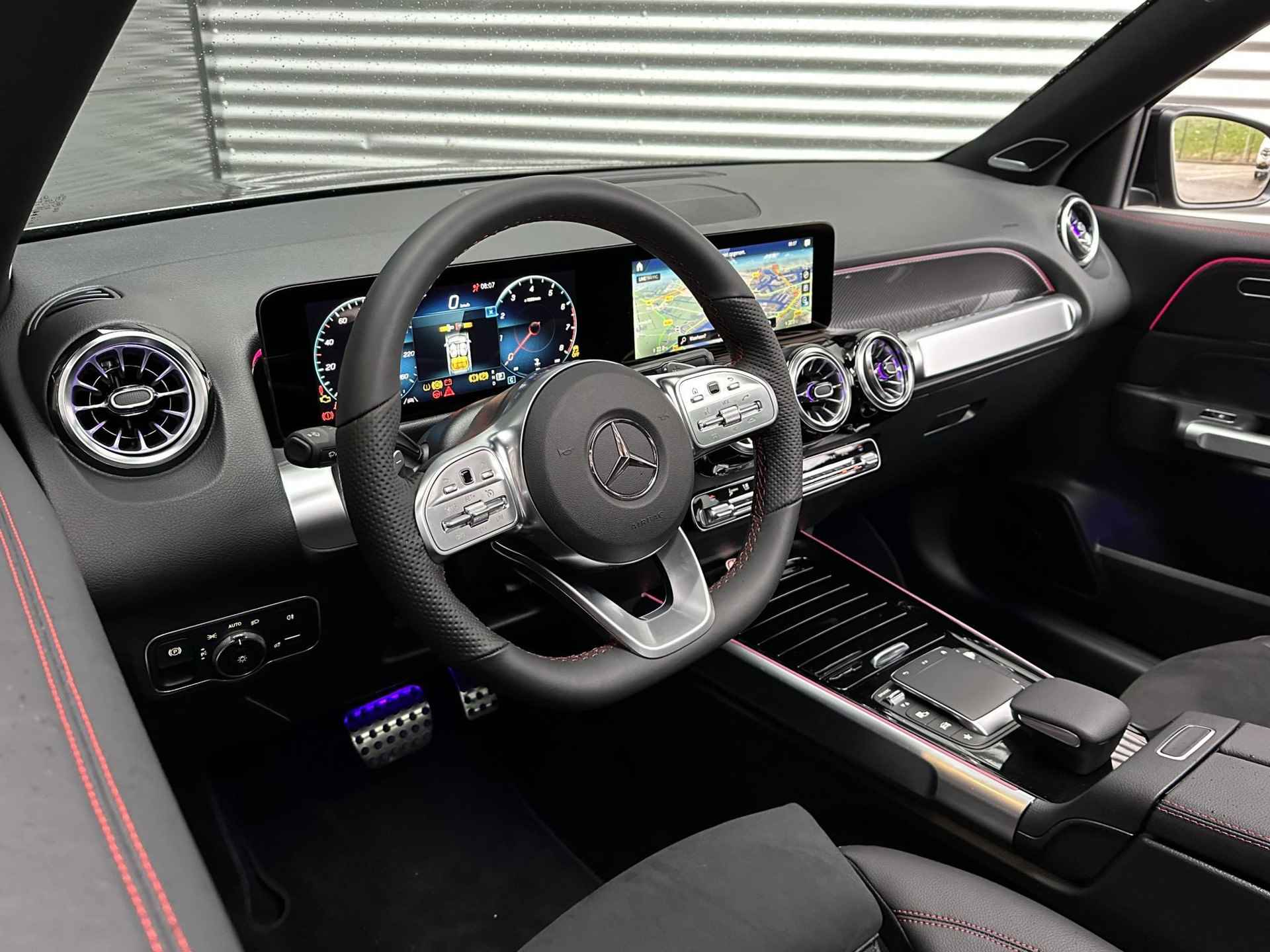 Mercedes-Benz GLB 180 AMG | Panoramadak | Nightpakket | Panoramadak | Achteruitrijcamera | Stoelverwarming | Sfeerverlichting | Dodehoekassistent | Apple & Android Carplay | Showmodel SALE - 11/12