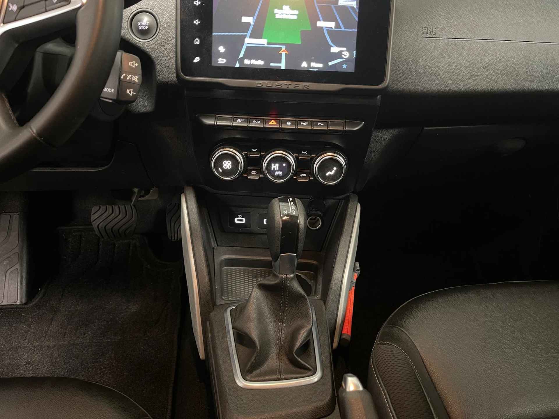 Dacia Duster 1.3 TCe Prestige AUTOMAAT NAVI AIRCO CAMERA PARKEERSENSOREN CRUISE CONTROLE TREKHAAK APPLE CARPLAY ANDROID AUTO LEER STOELVERWARMING ZEER MOOIE AUTO DIKKE UITVOERING - 8/17