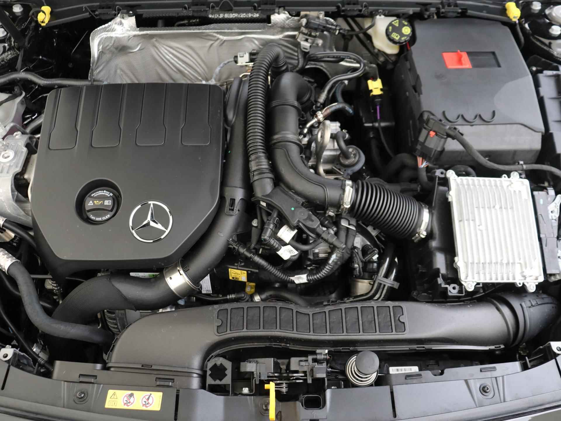 Mercedes-Benz A-klasse 180 AMG-Line 180 AMG-Line/ Stoelverwarming / Achteruitrijcamera / Panorama-schuifdak - 11/33