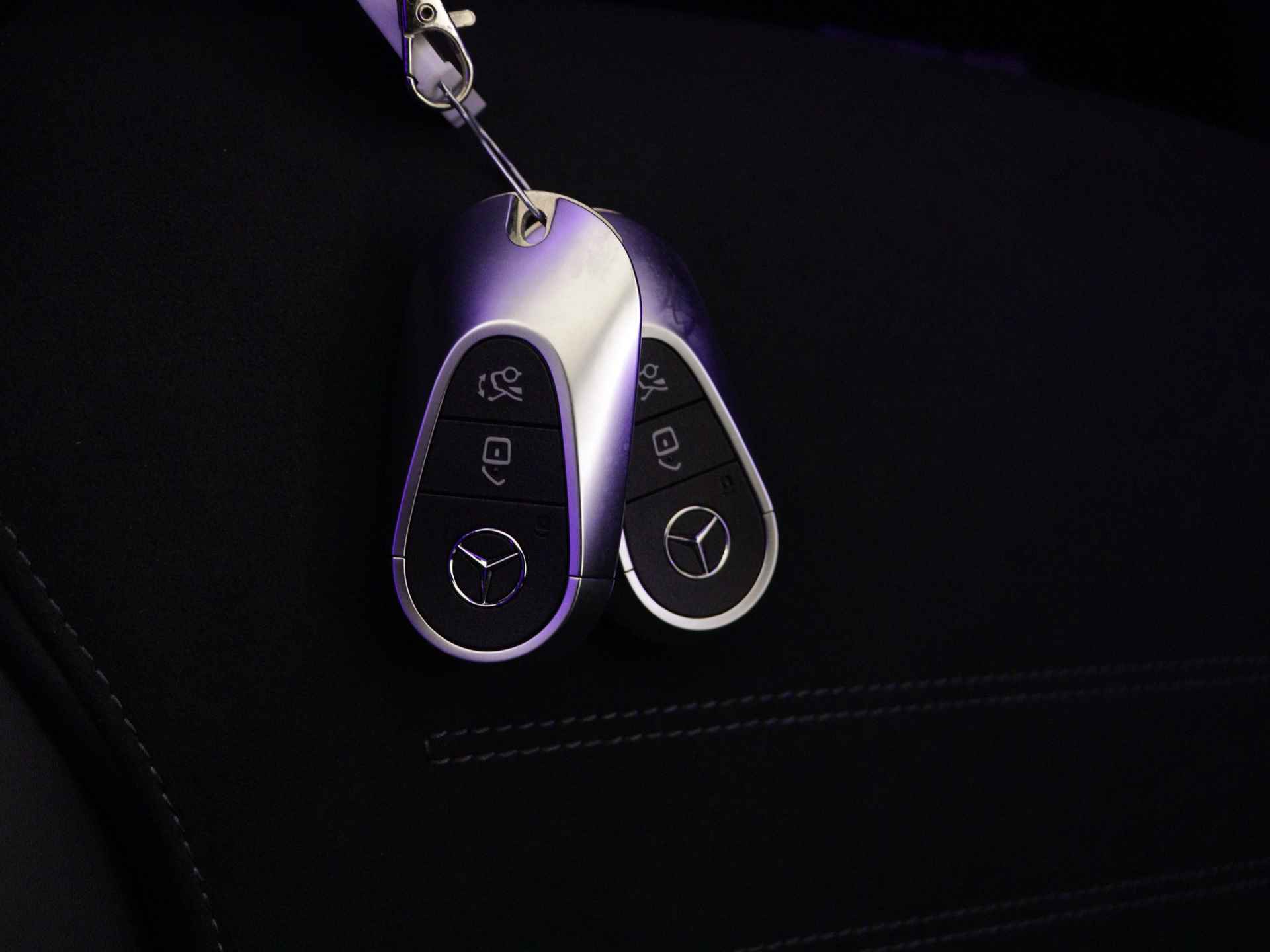 Mercedes-Benz C-Klasse Estate 300 e AMG Line | Nightpakket | Memorypakket | KEYLESS GO-comfortpakket | Verwarmde stoelen vooraan | USB-pakket | Parkeerpakket met 360°-camera | EASY PACK achterklep | DIGITAL LIGHT | - 11/39