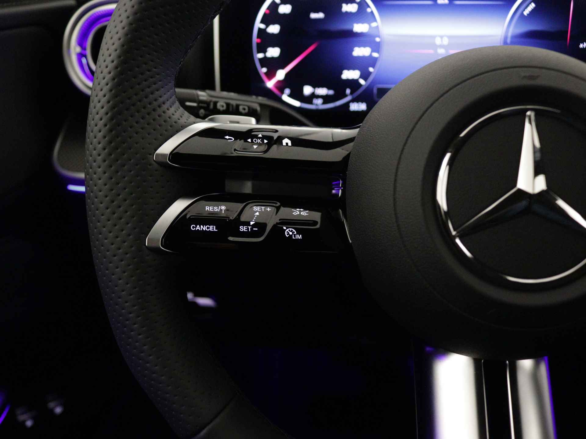 Mercedes-Benz C-Klasse Estate 300 e AMG Line | Nightpakket | Memorypakket | KEYLESS GO-comfortpakket | Verwarmde stoelen vooraan | USB-pakket | Parkeerpakket met 360°-camera | EASY PACK achterklep | DIGITAL LIGHT | - 18/39
