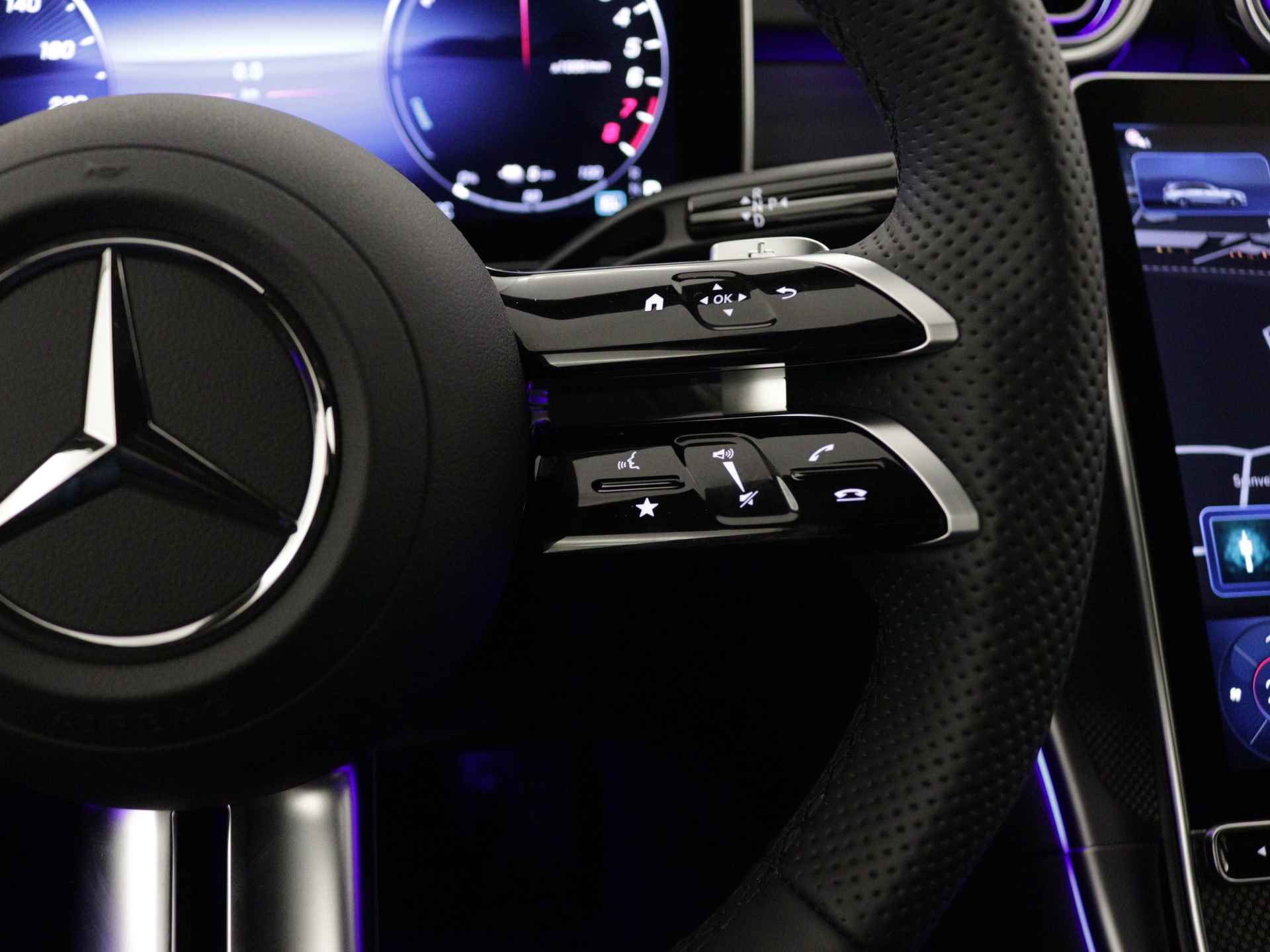 Mercedes-Benz C-Klasse Estate 300 e AMG Line | Nightpakket | Memorypakket | KEYLESS GO-comfortpakket | Verwarmde stoelen vooraan | USB-pakket | Parkeerpakket met 360°-camera | EASY PACK achterklep | DIGITAL LIGHT | - 19/39
