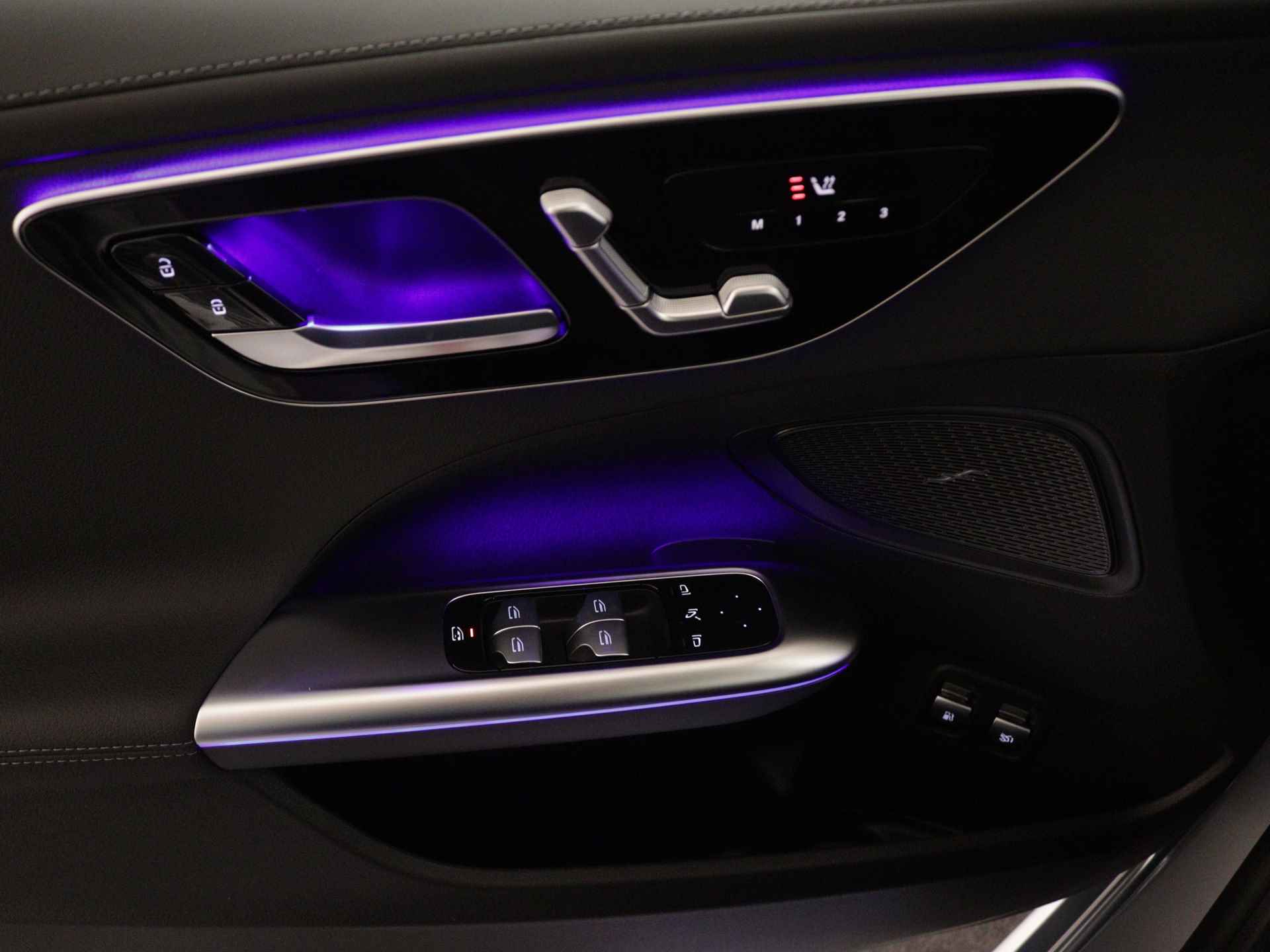 Mercedes-Benz C-Klasse Estate 300 e AMG Line | Nightpakket | Memorypakket | KEYLESS GO-comfortpakket | Verwarmde stoelen vooraan | USB-pakket | Parkeerpakket met 360°-camera | EASY PACK achterklep | DIGITAL LIGHT | - 27/39