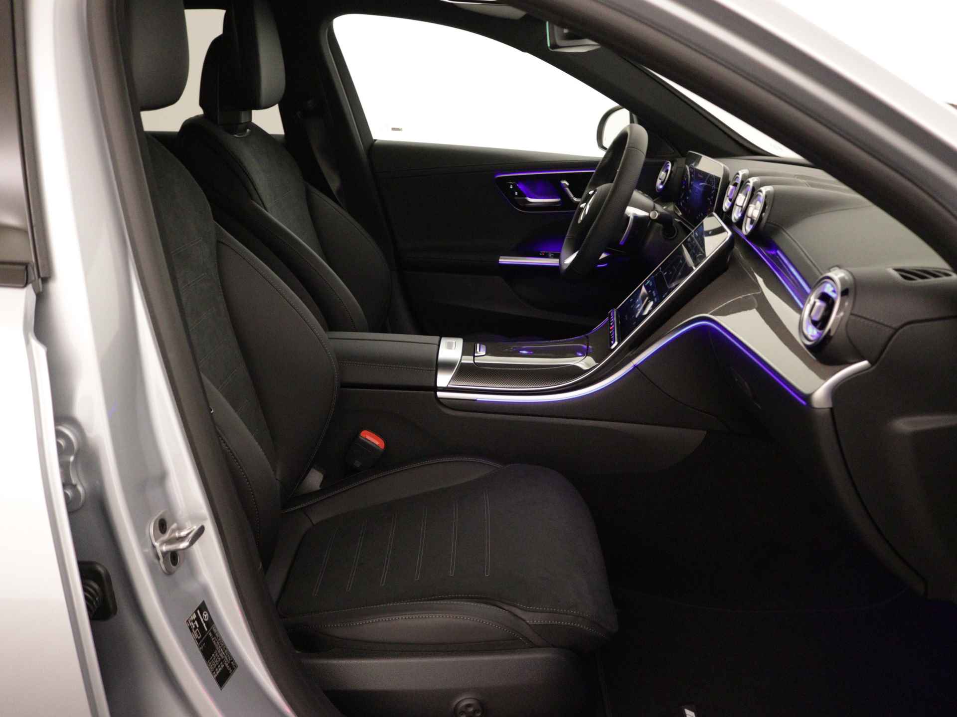 Mercedes-Benz C-Klasse Estate 300 e AMG Line | Nightpakket | Memorypakket | KEYLESS GO-comfortpakket | Verwarmde stoelen vooraan | USB-pakket | Parkeerpakket met 360°-camera | EASY PACK achterklep | DIGITAL LIGHT | - 30/39