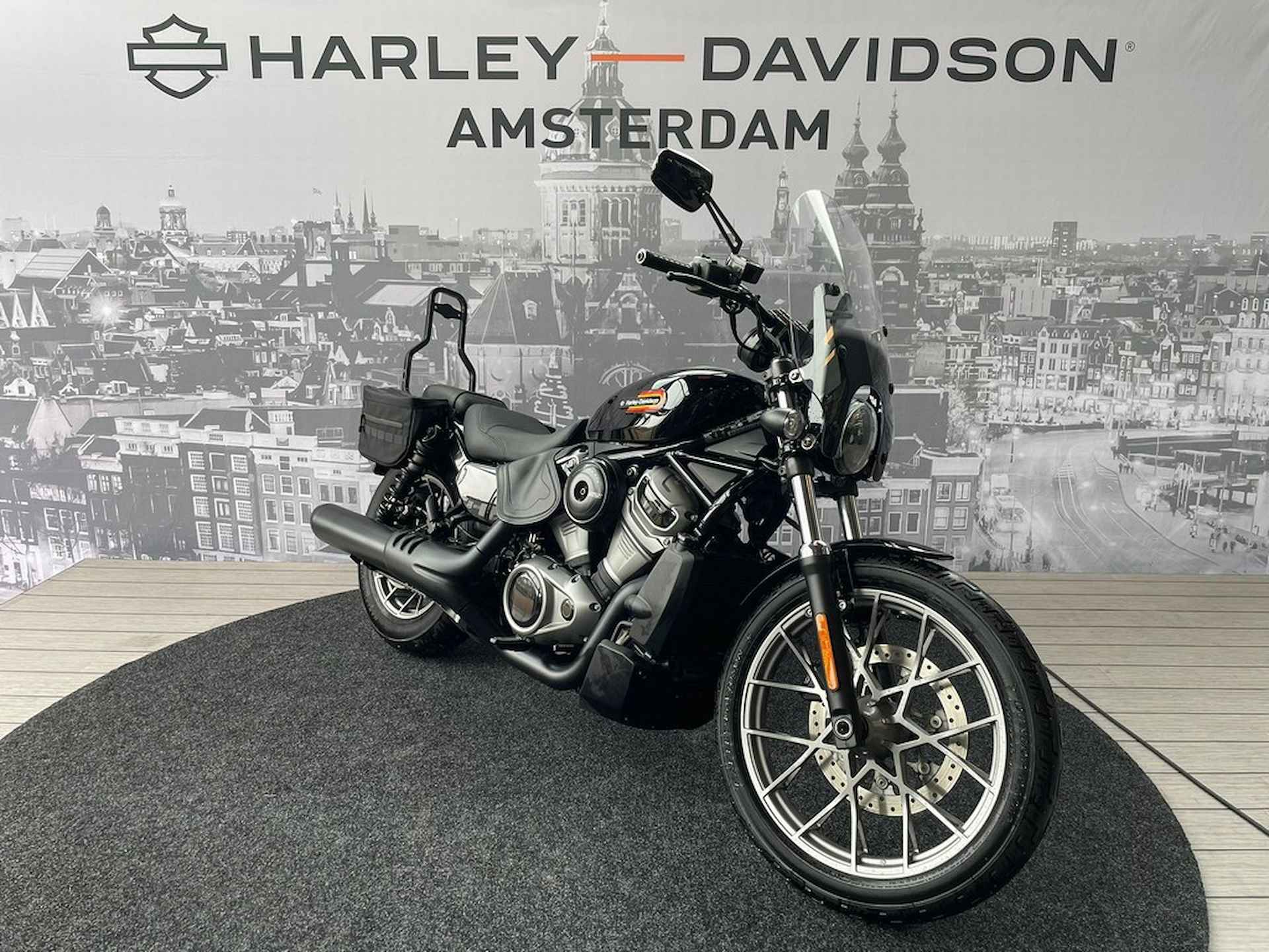 Harley-Davidson NIGHTSTER S - 3/8