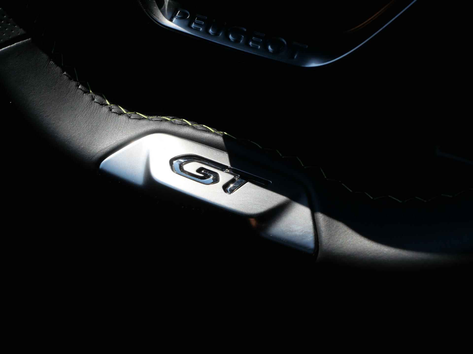 Peugeot e-2008 SUV GT Pack EV 3-FASEN 50kWh 136pk 16% BIJTELLING | SCHUIF/KANTELDAK | ADAPTIVE CRUISE | KEYLESS ENTRY | STOELVERW. | LM-VELGEN - 27/80