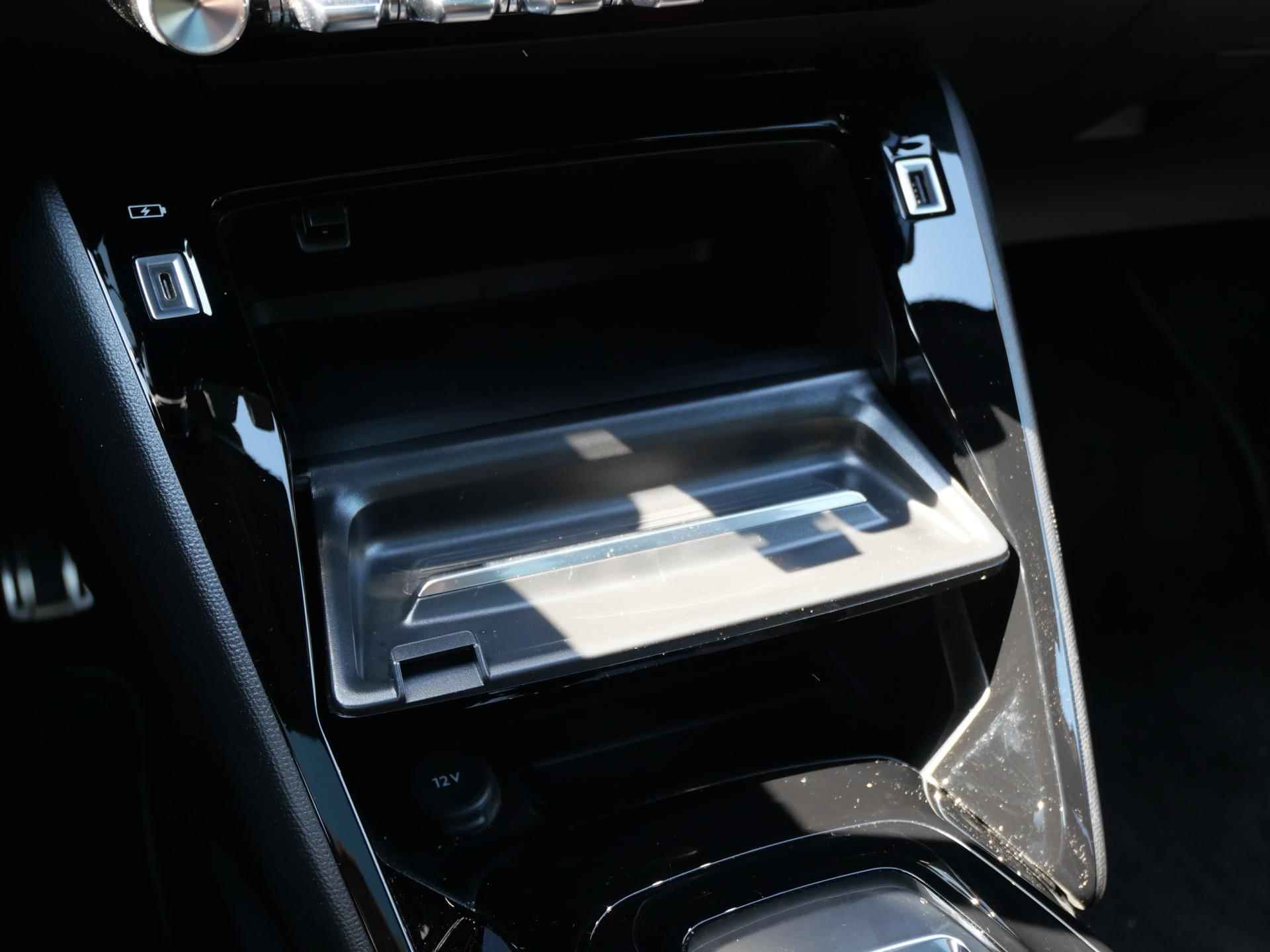 Peugeot e-2008 SUV GT Pack EV 3-FASEN 50kWh 136pk 16% BIJTELLING | SCHUIF/KANTELDAK | ADAPTIVE CRUISE | KEYLESS ENTRY | STOELVERW. | LM-VELGEN - 53/80