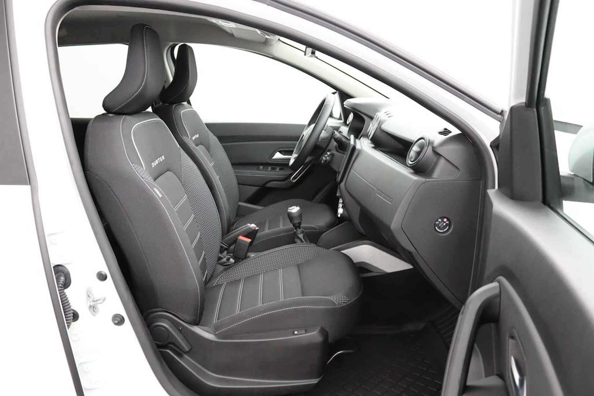 Dacia Duster 1.0 TCe Bi-Fuel Prestige | Navigatie | 360 Camera | Stoelverwarming | Climate Control | Cruise Control | Keyless Entry | FACELIFT | LED Koplampen | Privacy Glas | Parkeersensoren | Licht Metalen Velgen | - 13/50
