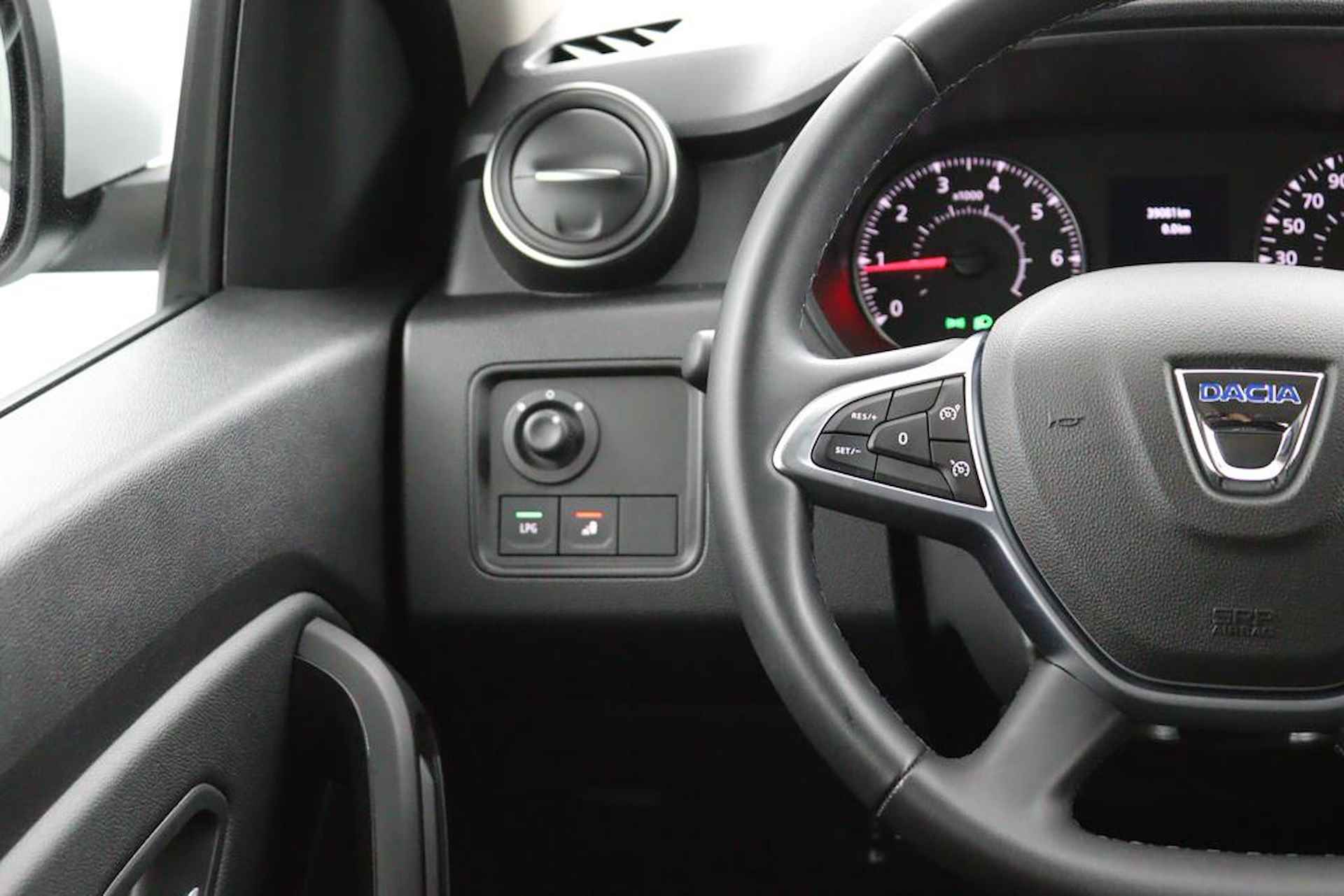 Dacia Duster 1.0 TCe Bi-Fuel Prestige | Navigatie | 360 Camera | Stoelverwarming | Climate Control | Cruise Control | Keyless Entry | FACELIFT | LED Koplampen | Privacy Glas | Parkeersensoren | Licht Metalen Velgen | - 30/50