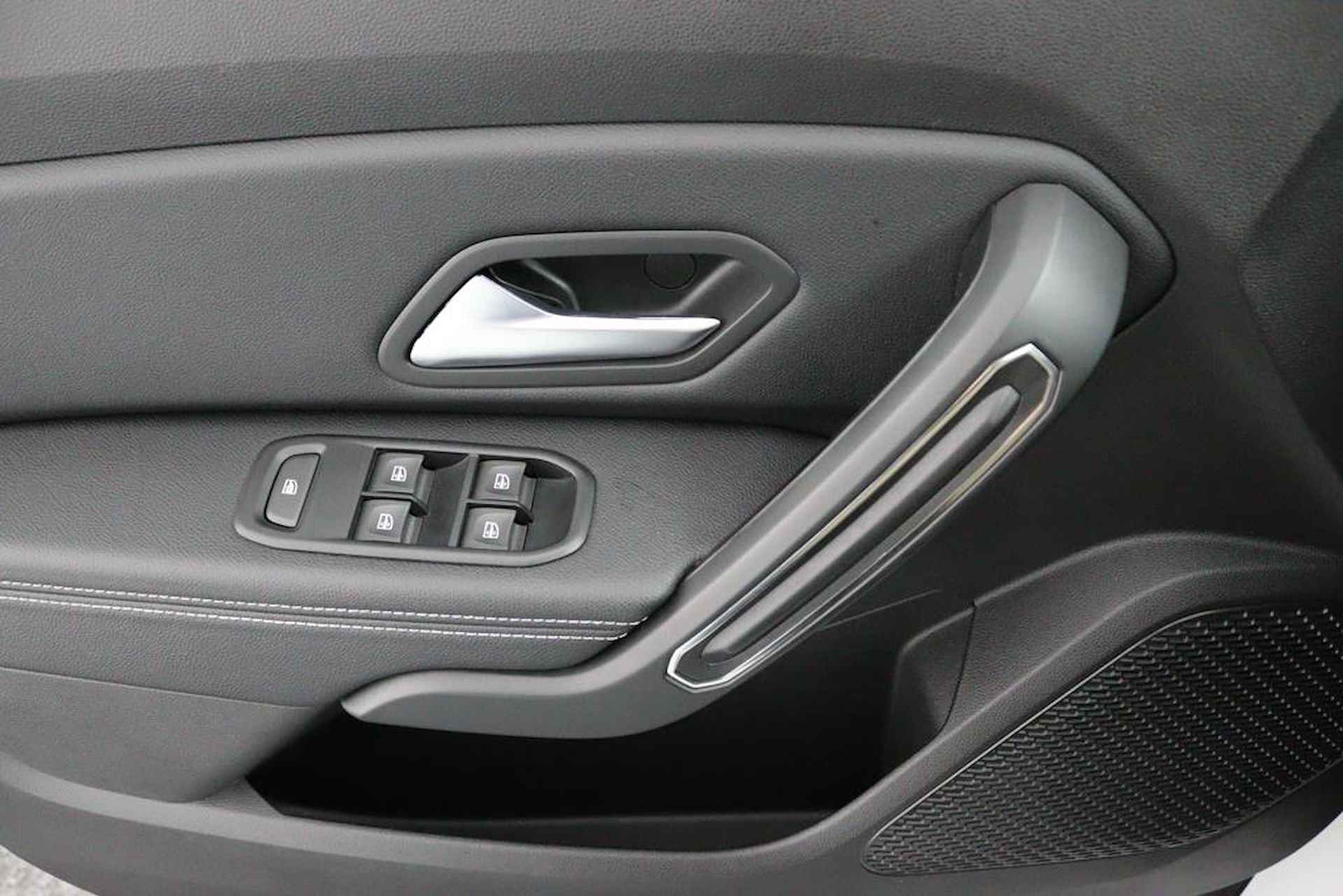Dacia Duster 1.0 TCe Bi-Fuel Prestige | Navigatie | 360 Camera | Stoelverwarming | Climate Control | Cruise Control | Keyless Entry | FACELIFT | LED Koplampen | Privacy Glas | Parkeersensoren | Licht Metalen Velgen | - 32/50