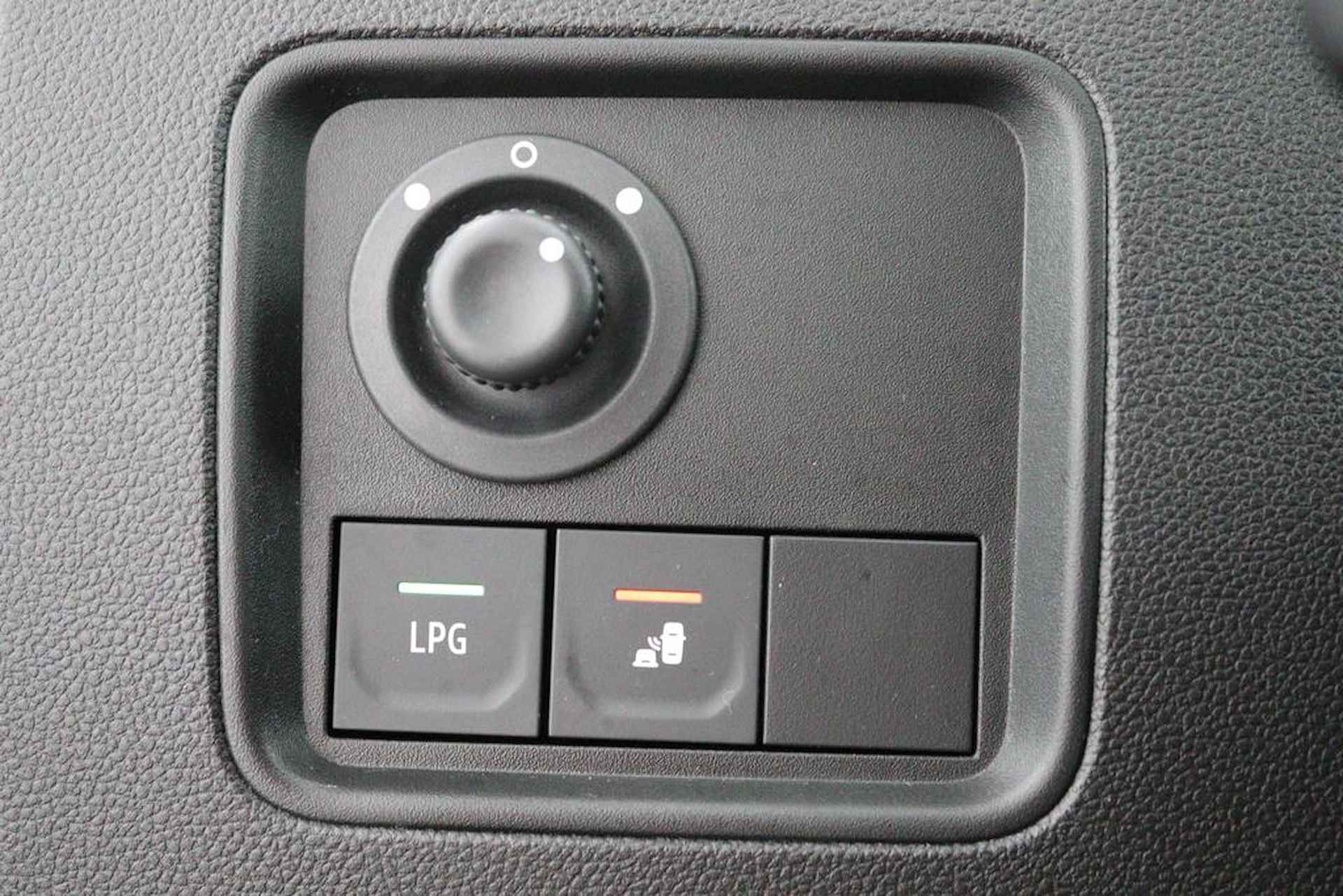Dacia Duster 1.0 TCe Bi-Fuel Prestige | Navigatie | 360 Camera | Stoelverwarming | Climate Control | Cruise Control | Keyless Entry | FACELIFT | LED Koplampen | Privacy Glas | Parkeersensoren | Licht Metalen Velgen | - 33/50