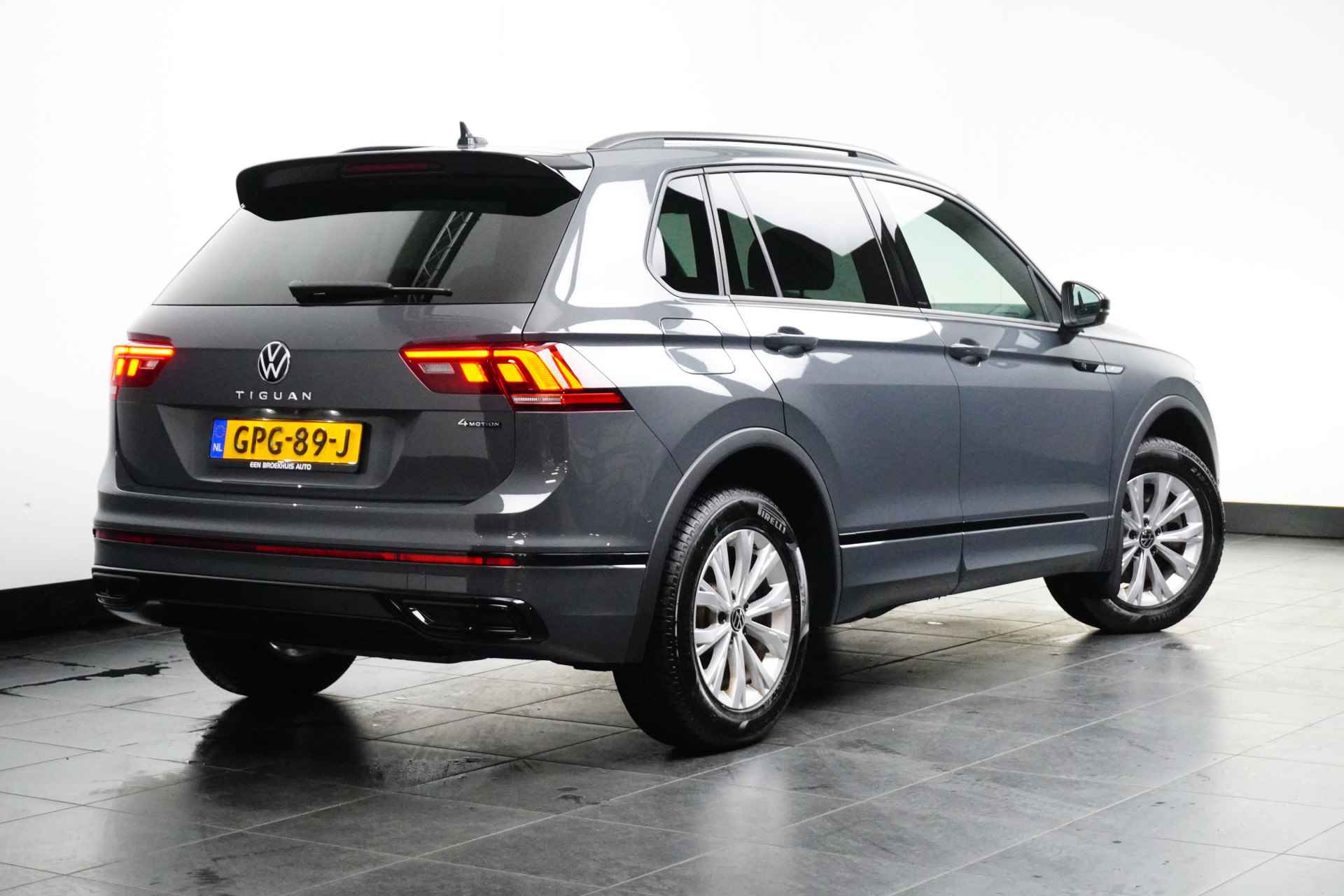 Volkswagen Tiguan 2.0 TSI 190 pk 4Motion 7-DSG | Trekhaak wegklapbaar | Achteruitrijcamera | Elektrisch glazen panorama-dak | - 5/34