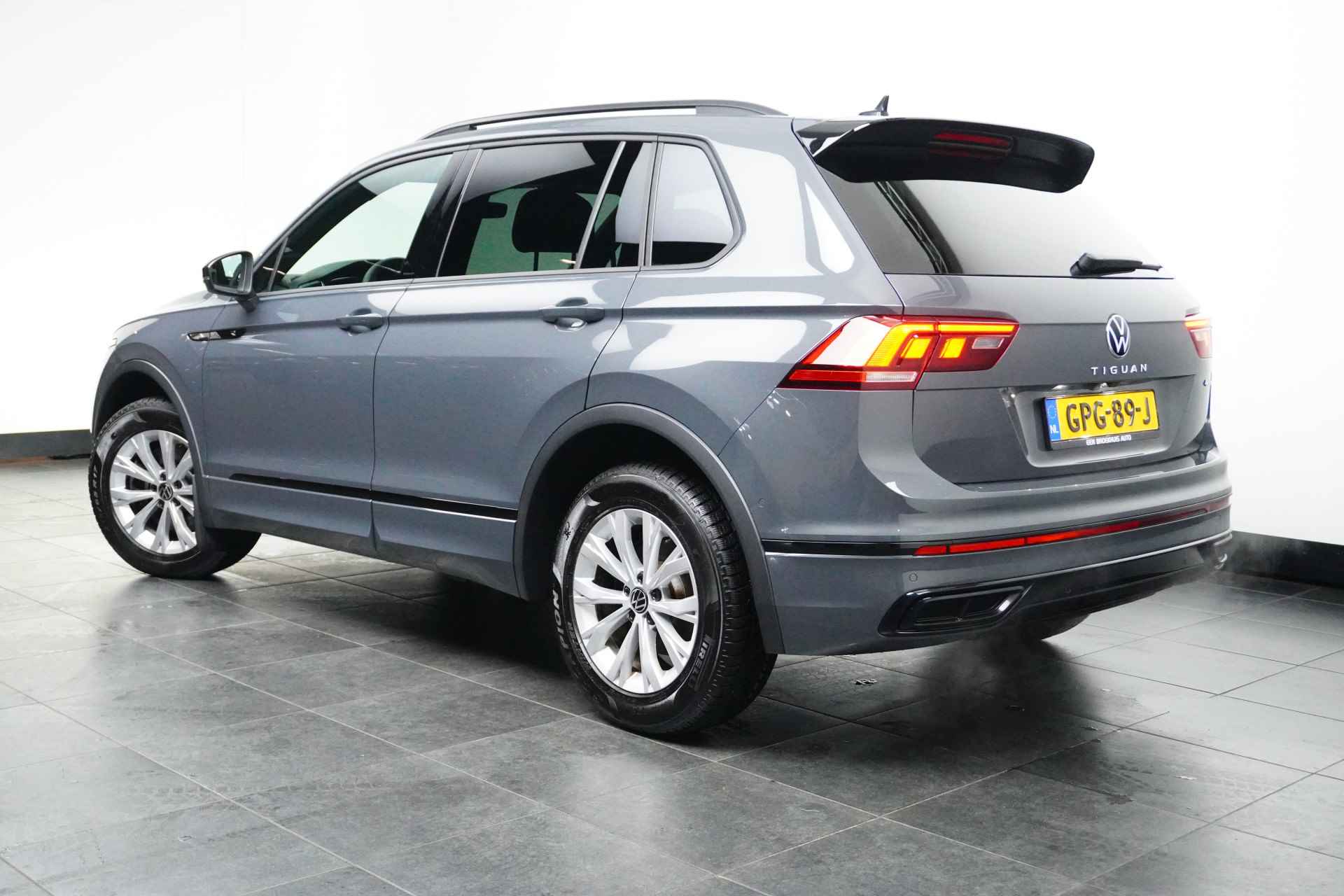 Volkswagen Tiguan 2.0 TSI 190 pk 4Motion 7-DSG | Trekhaak wegklapbaar | Achteruitrijcamera | Elektrisch glazen panorama-dak | - 6/34