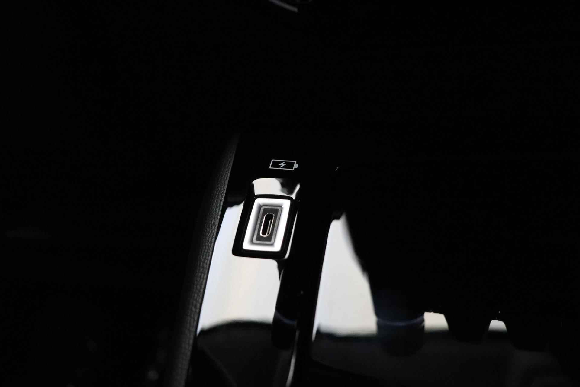 Peugeot e-208 EV Allure 50 kWh 8% Bijtelling | SUBSIDIE MOGELIJK! | Keyless-Entry | Apple Carplay | Android Auto | Climate Control | Achteruitrijcamera - 26/36