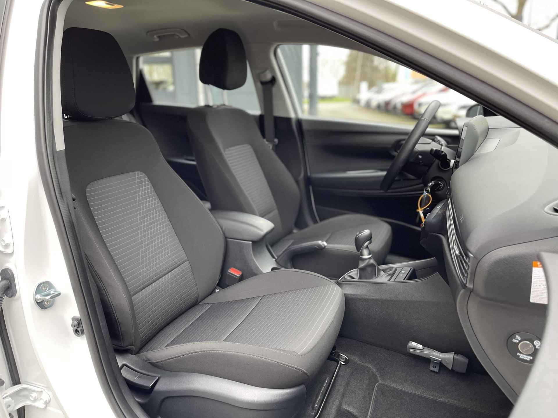 Hyundai i20 1.0 T-GDI Comfort | Apple Carplay/Android Auto | Dodehoek | Camera | Cruise Control | Airco | Park. Sensor | Rijklaarprijs! - 11/24
