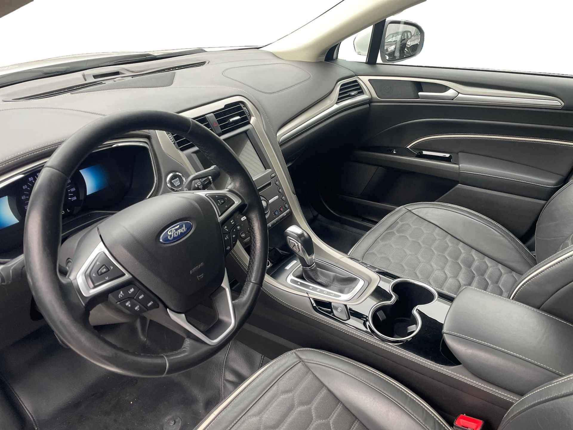 Ford Mondeo 2.0 IVCT HEV Vignale | Schuifdak | Dodehoek Detectie | Voorstoelen met massagefunctie | Stoel- en voorruitverwarming | Navigatie | - 14/23