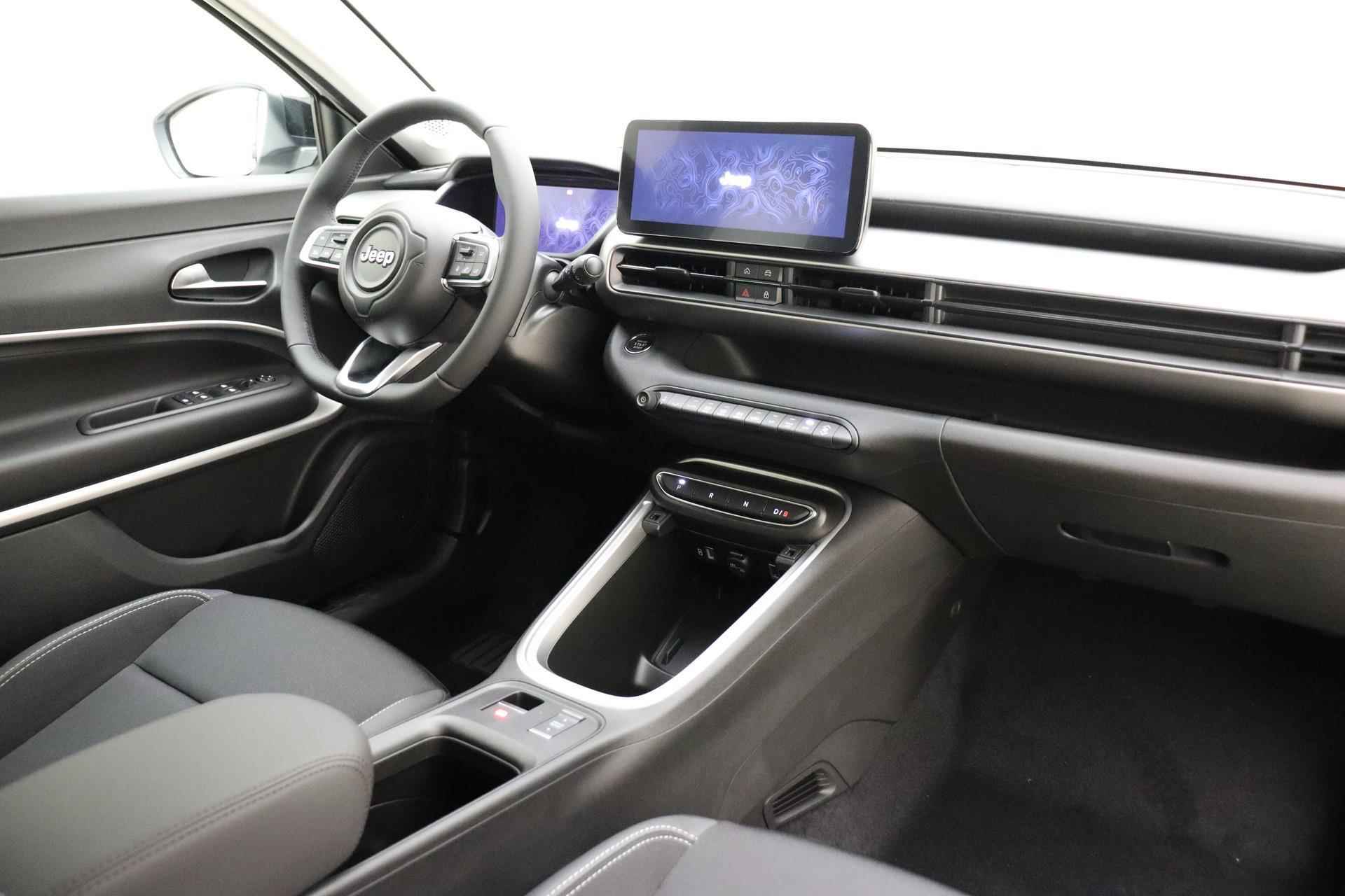 Jeep Avenger Altitude 54kWh | Navigatie | Stoelverwarming | LED verlichting | Lichtmetalen velgen | Apple Carplay/Android auto | Keyless - 4/40