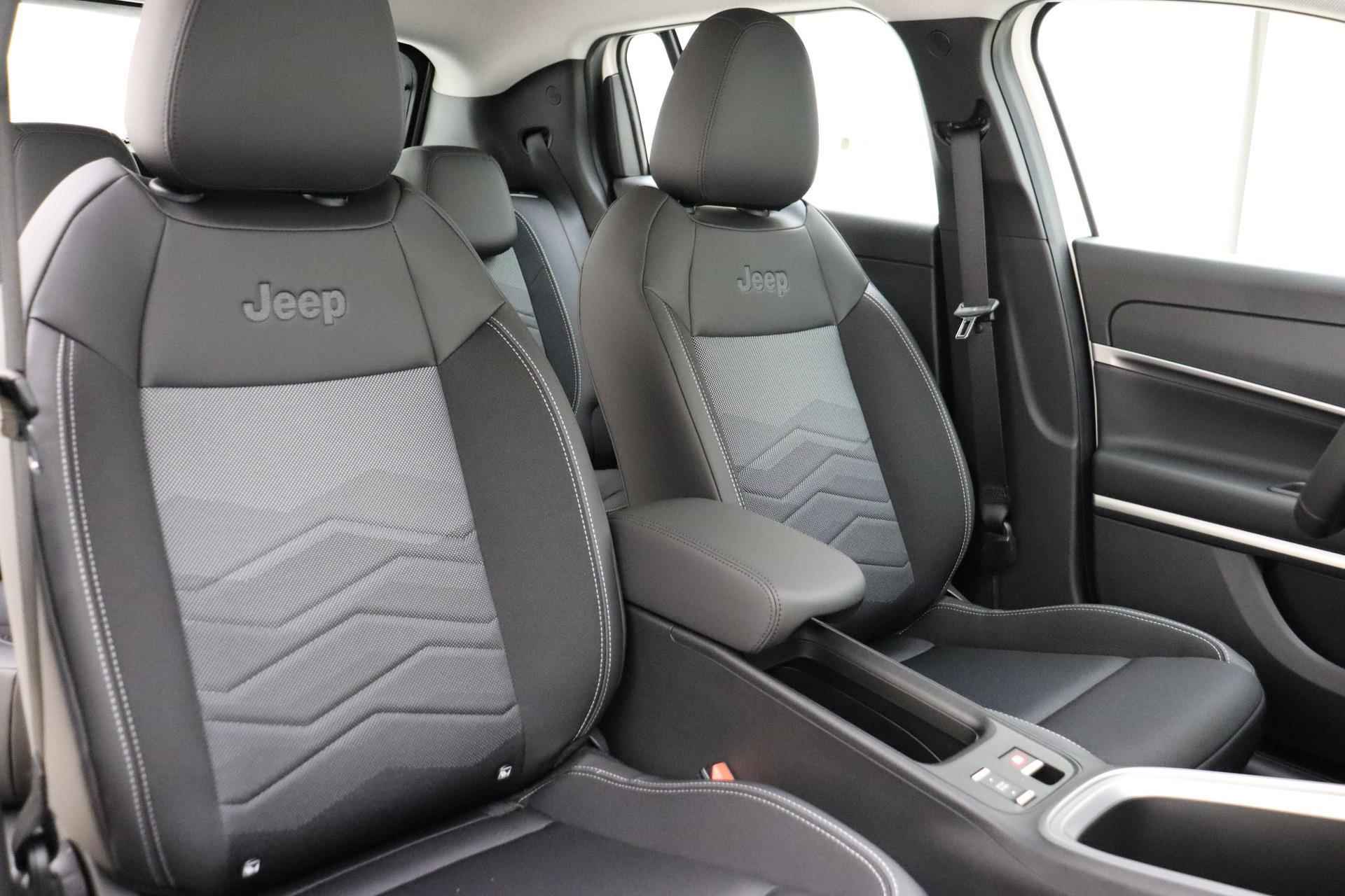 Jeep Avenger Altitude 54kWh | Navigatie | Stoelverwarming | LED verlichting | Lichtmetalen velgen | Apple Carplay/Android auto | Keyless - 11/40