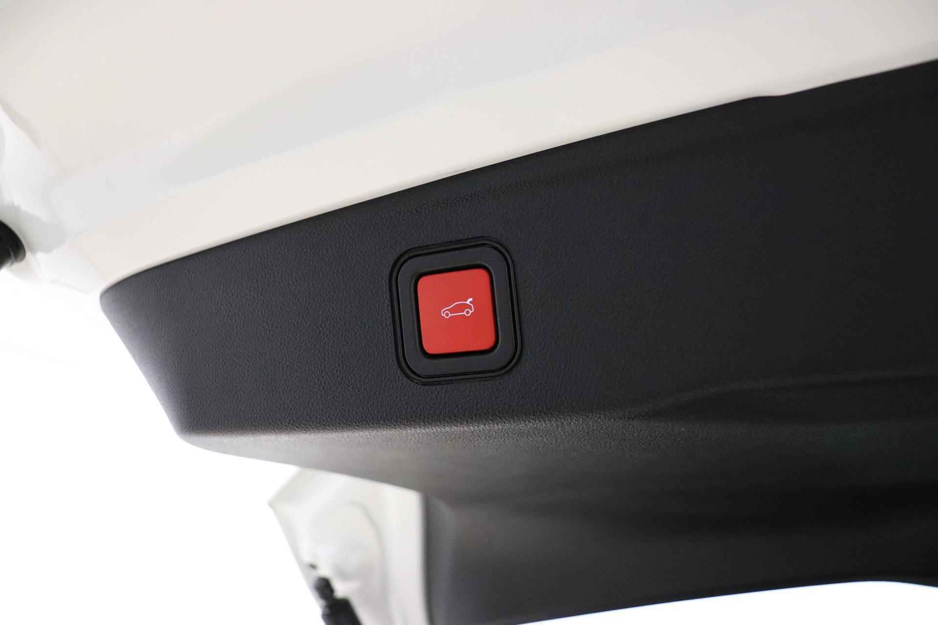 Jeep Avenger Altitude 54kWh | Navigatie | Stoelverwarming | LED verlichting | Lichtmetalen velgen | Apple Carplay/Android auto | Keyless - 15/40