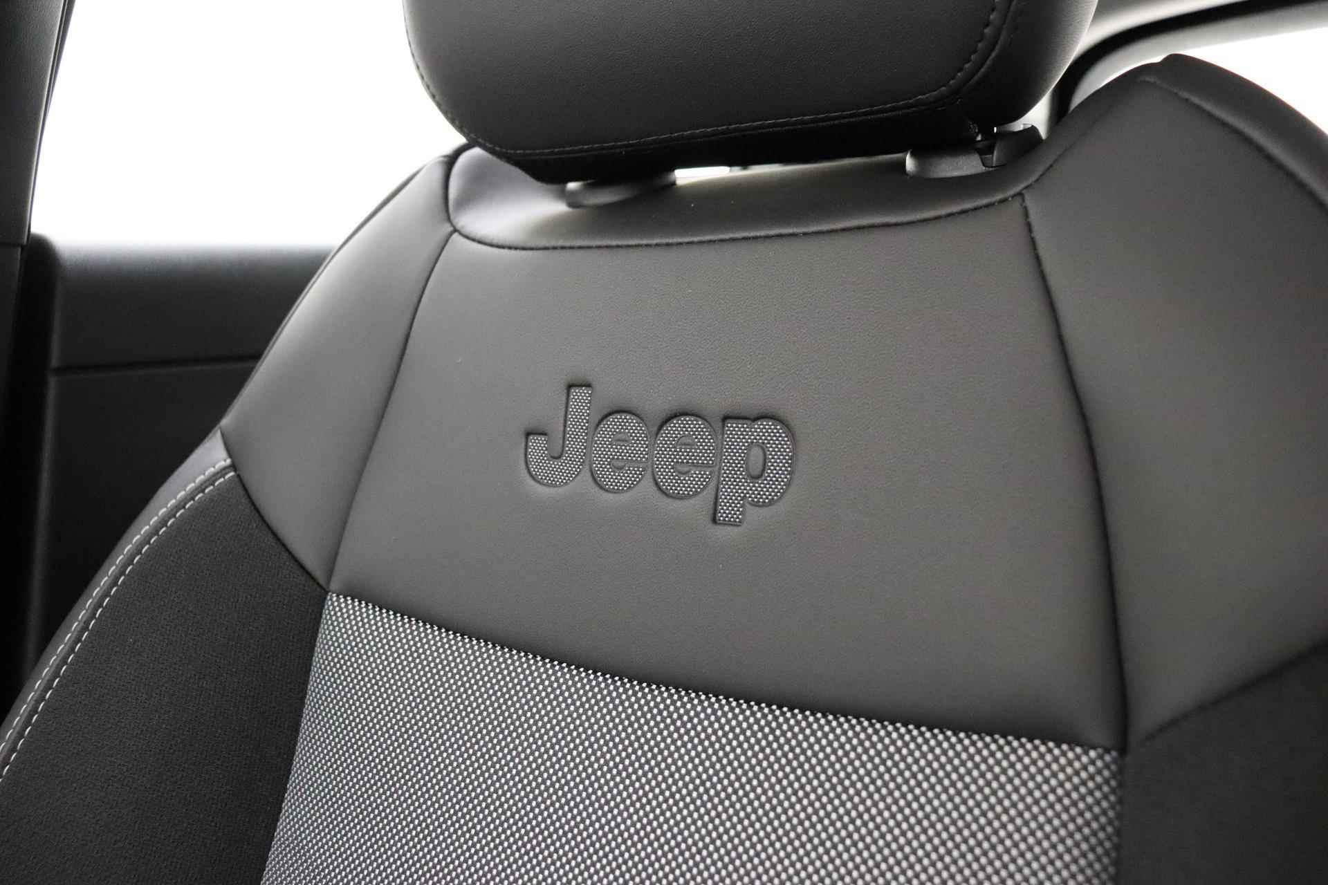 Jeep Avenger Altitude 54kWh | Navigatie | Stoelverwarming | LED verlichting | Lichtmetalen velgen | Apple Carplay/Android auto | Keyless - 28/40