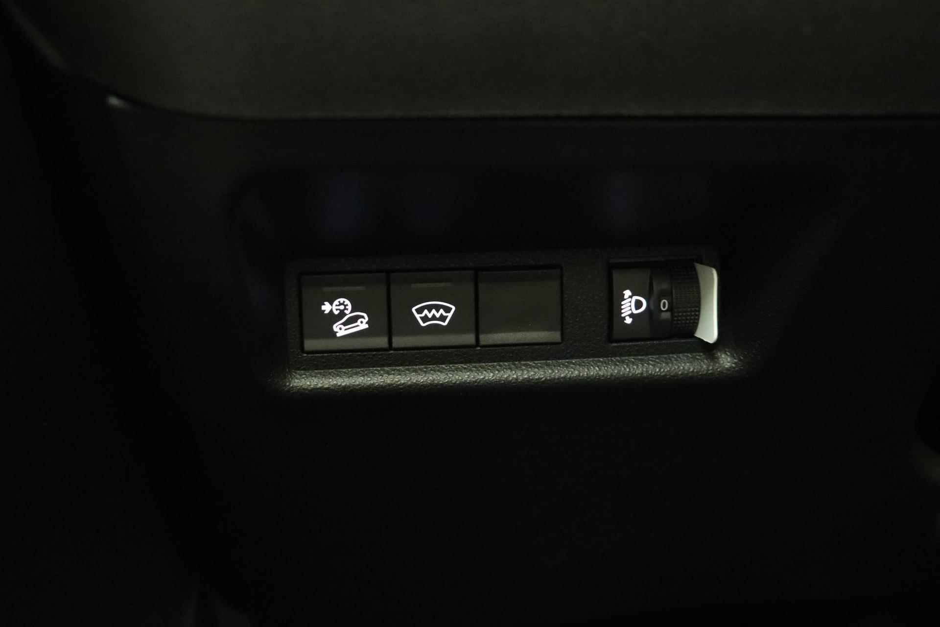 Jeep Avenger Altitude 54kWh | Navigatie | Stoelverwarming | LED verlichting | Lichtmetalen velgen | Apple Carplay/Android auto | Keyless - 32/40