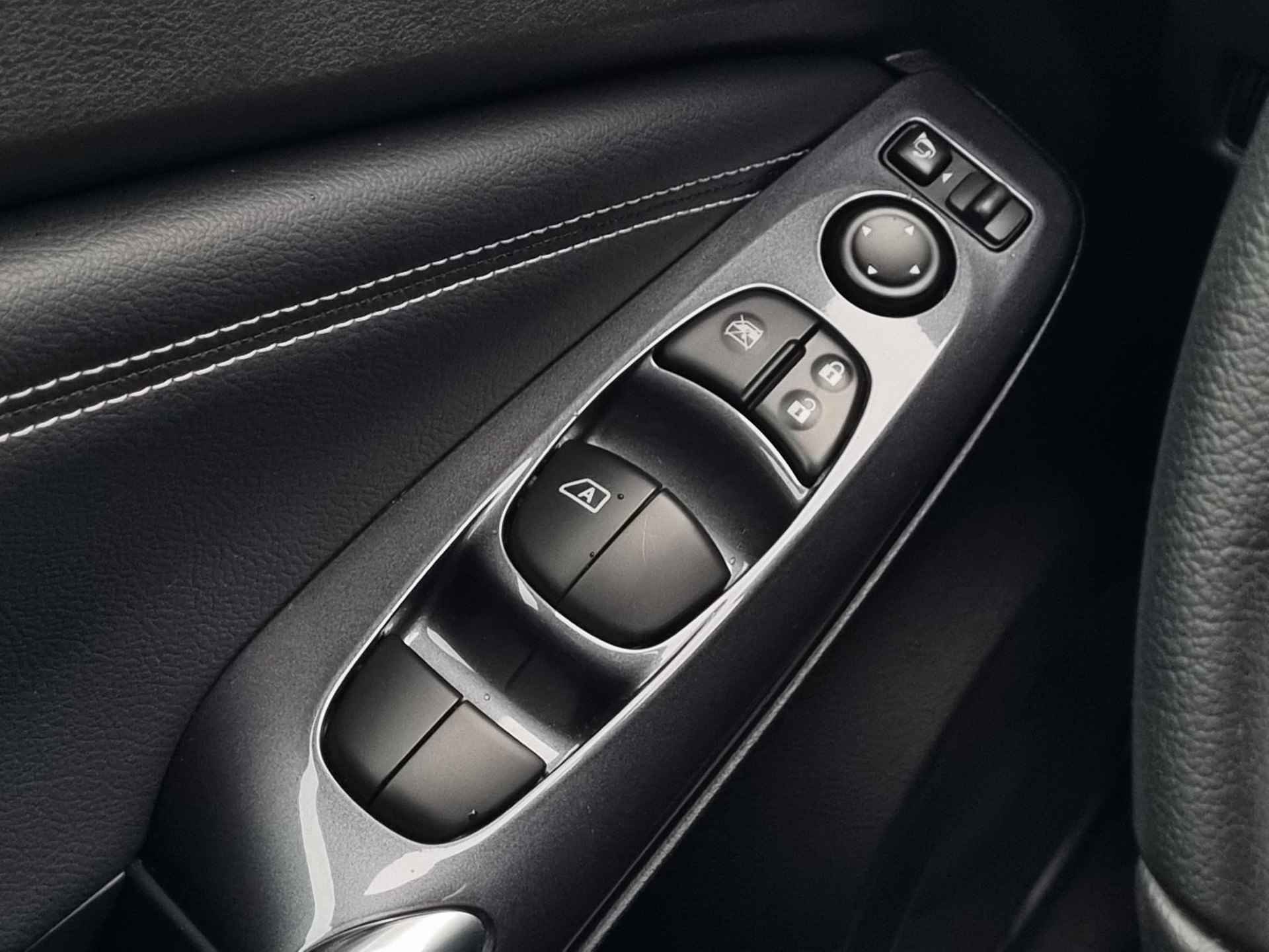 Nissan Juke 1.6 Hybrid Tekna Automaat / Lederen Bekleding / Navigatie / Rondomzicht Camera - 30/40