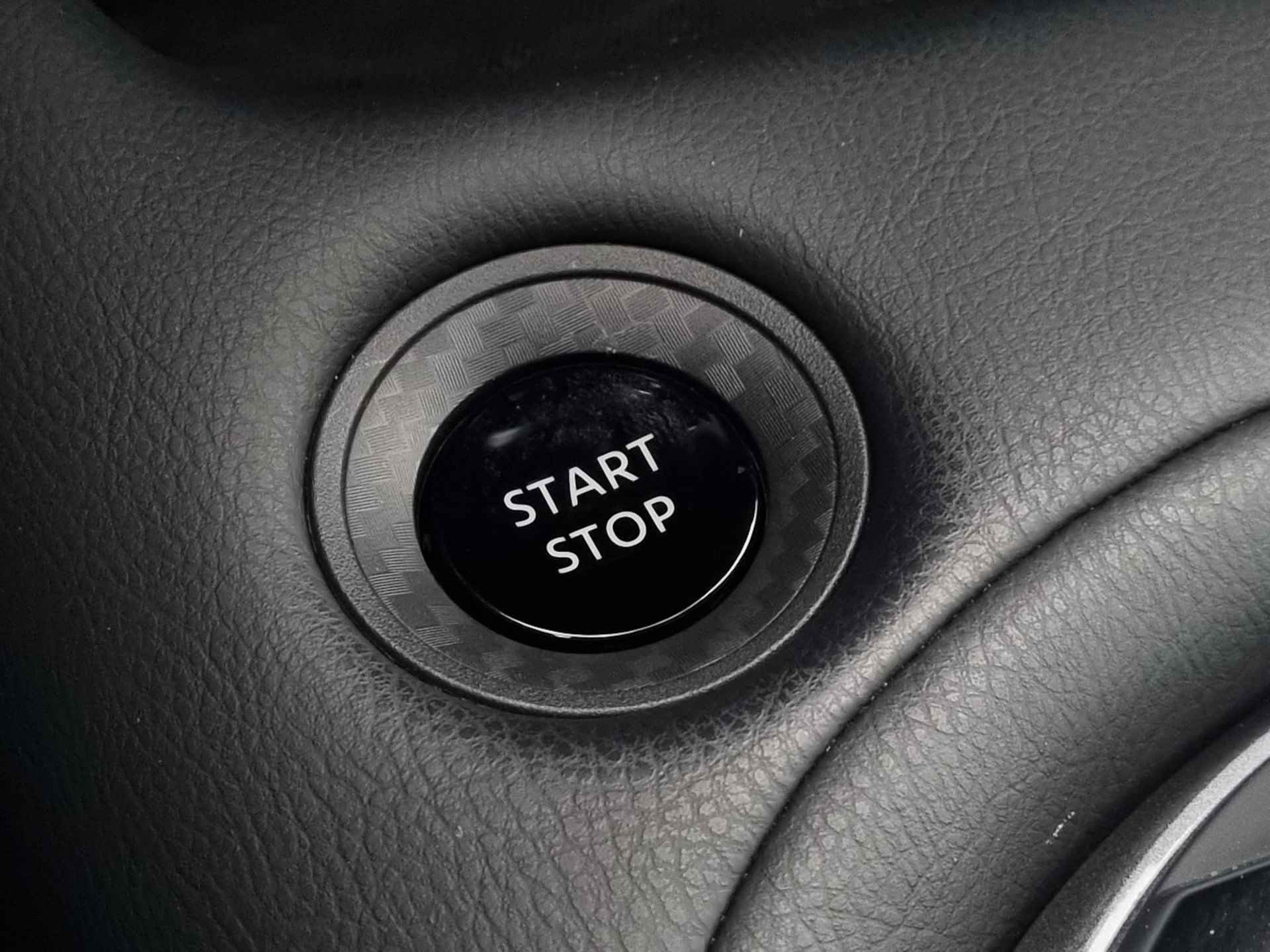 Nissan Juke 1.6 Hybrid Tekna Automaat / Lederen Bekleding / Navigatie / Rondomzicht Camera - 35/40
